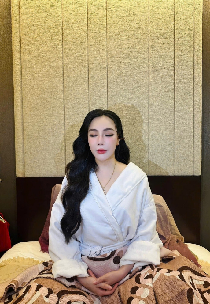 Sao Việt 25/11: Thúy Hạnh diện bikini gợi cảm, Hà Tăng đi du lịch cùng chồng con - 17