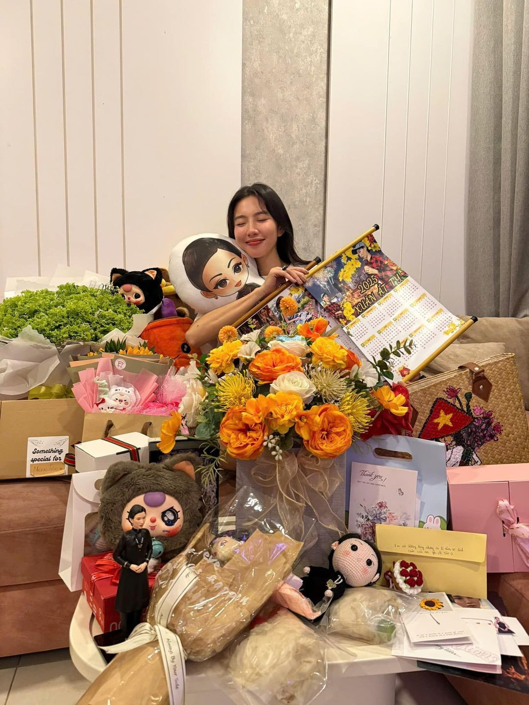 Sao Việt 26/11: Hòa Minzy gặp Sơn Tùng sau 9 năm, NSƯT Chiều Xuân trẻ bất ngờ - 12