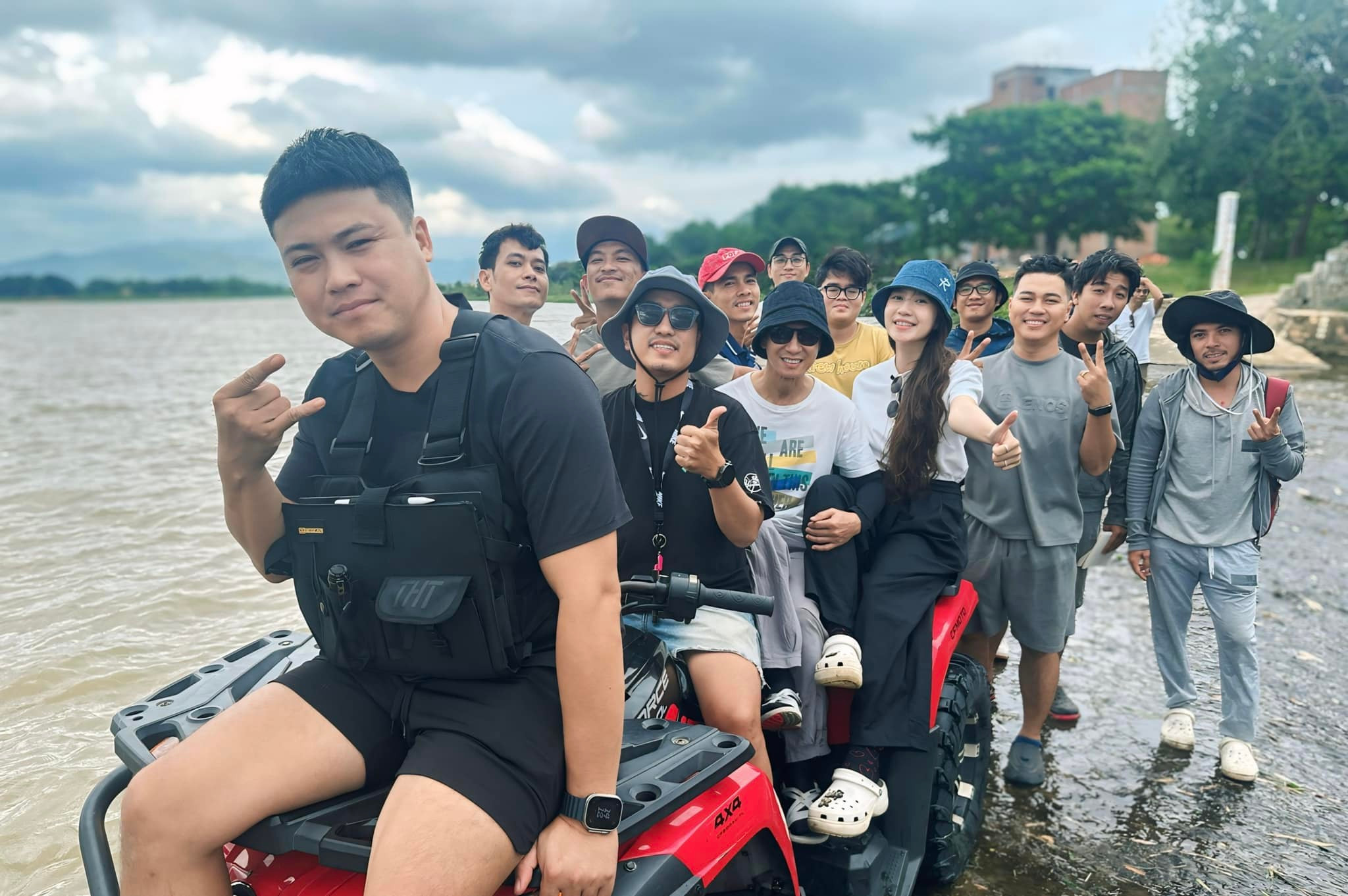 Sao Việt 29/11: Vân Dung mừng sinh nhật con trai, Cát Phượng phải nhập viện - 12