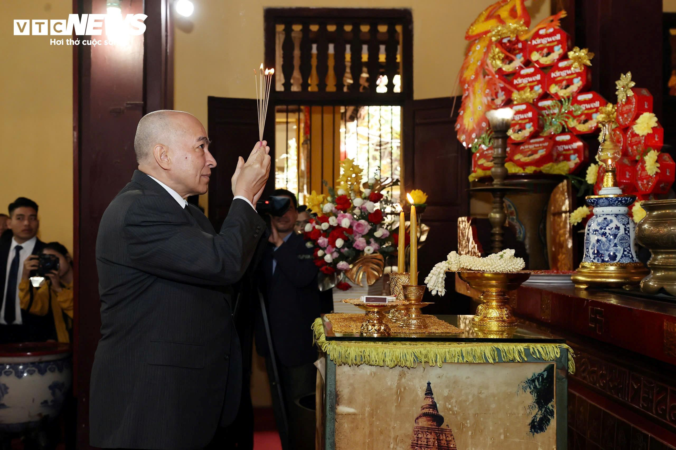 Chủ tịch nước và Quốc vương Campuchia thưởng trà, thăm Văn Miếu - Quốc Tử Giám - 8