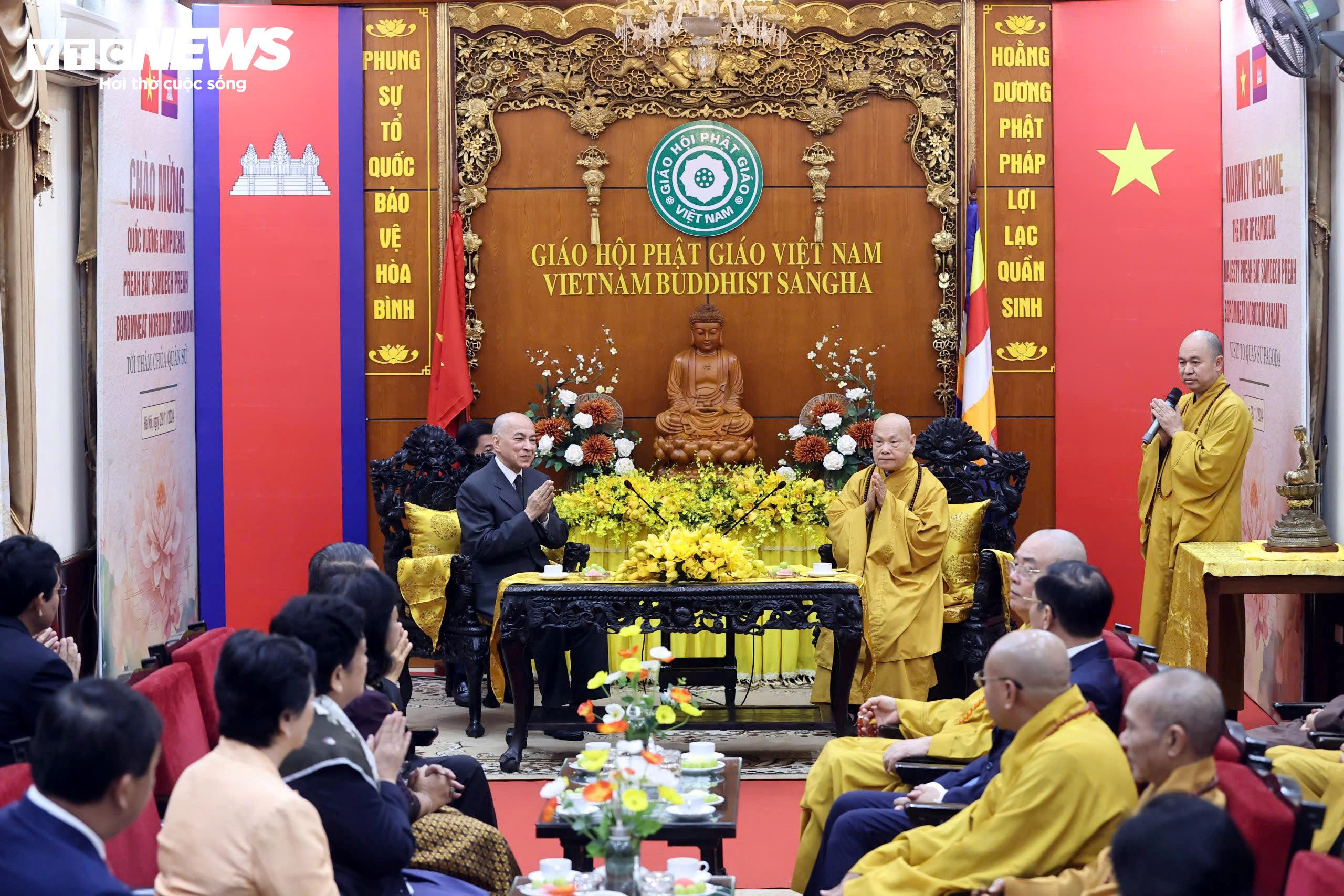 Chủ tịch nước và Quốc vương Campuchia thưởng trà, thăm Văn Miếu - Quốc Tử Giám - 9