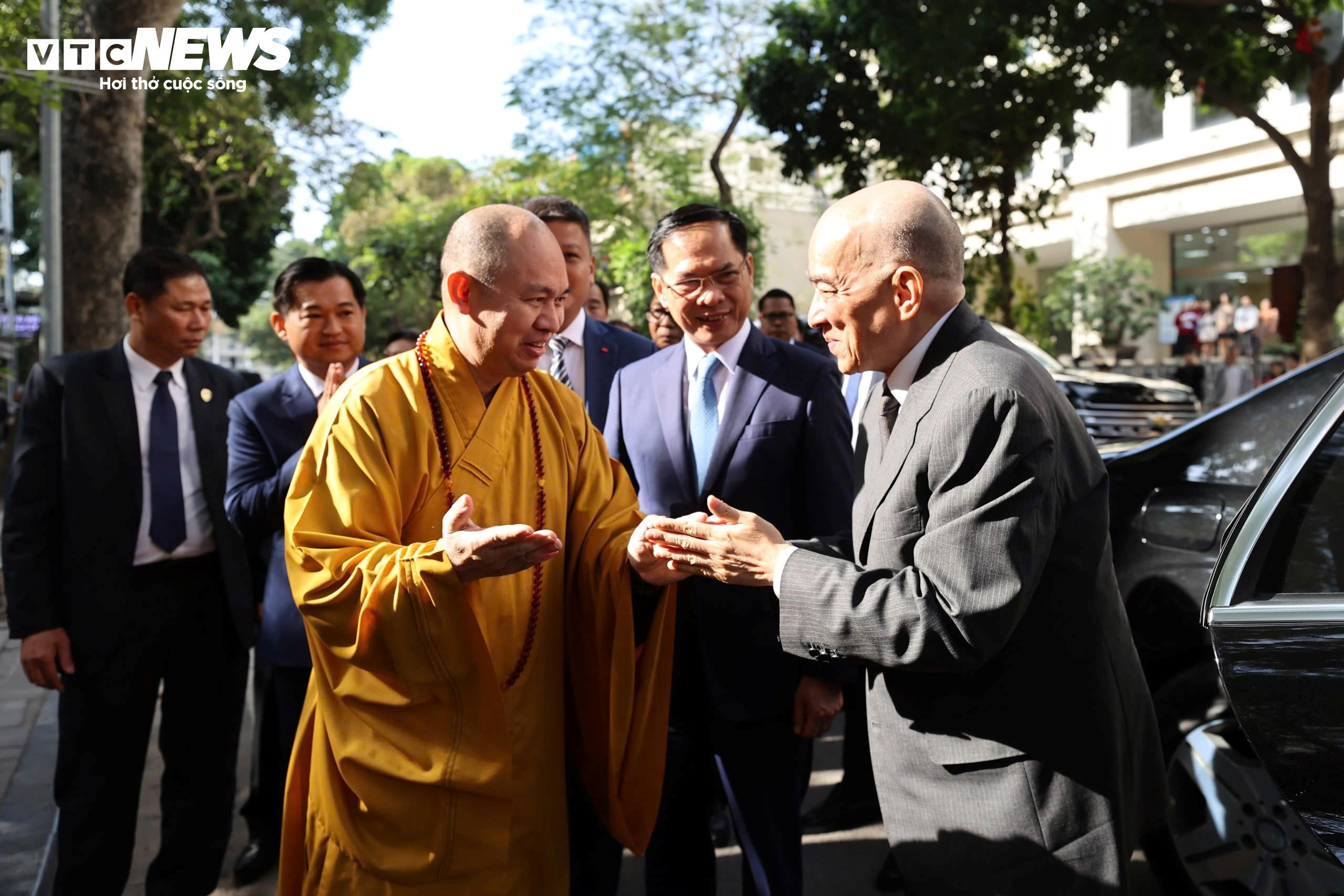 Chủ tịch nước và Quốc vương Campuchia thưởng trà, thăm Văn Miếu - Quốc Tử Giám - 12