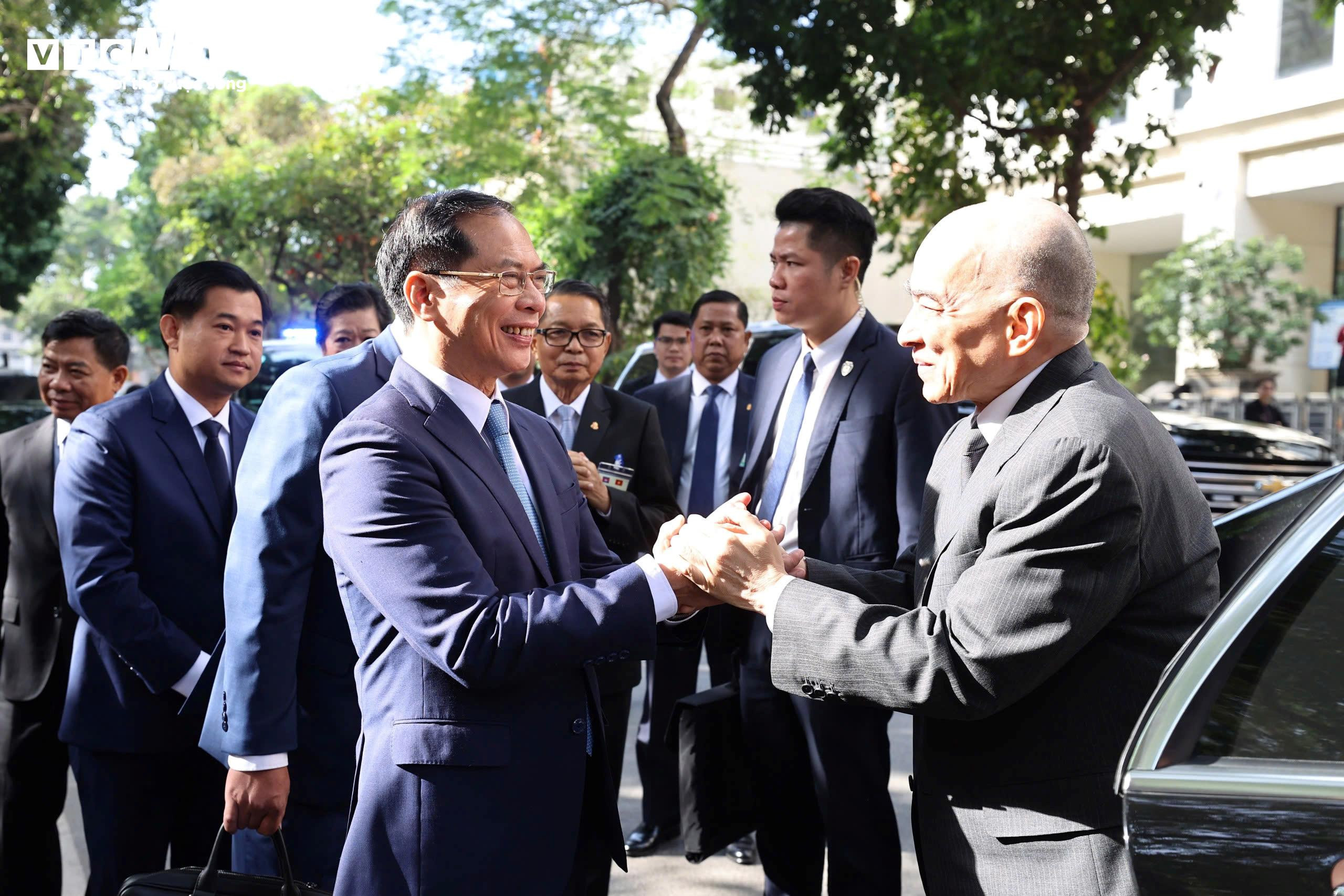 Chủ tịch nước và Quốc vương Campuchia thưởng trà, thăm Văn Miếu - Quốc Tử Giám - 11