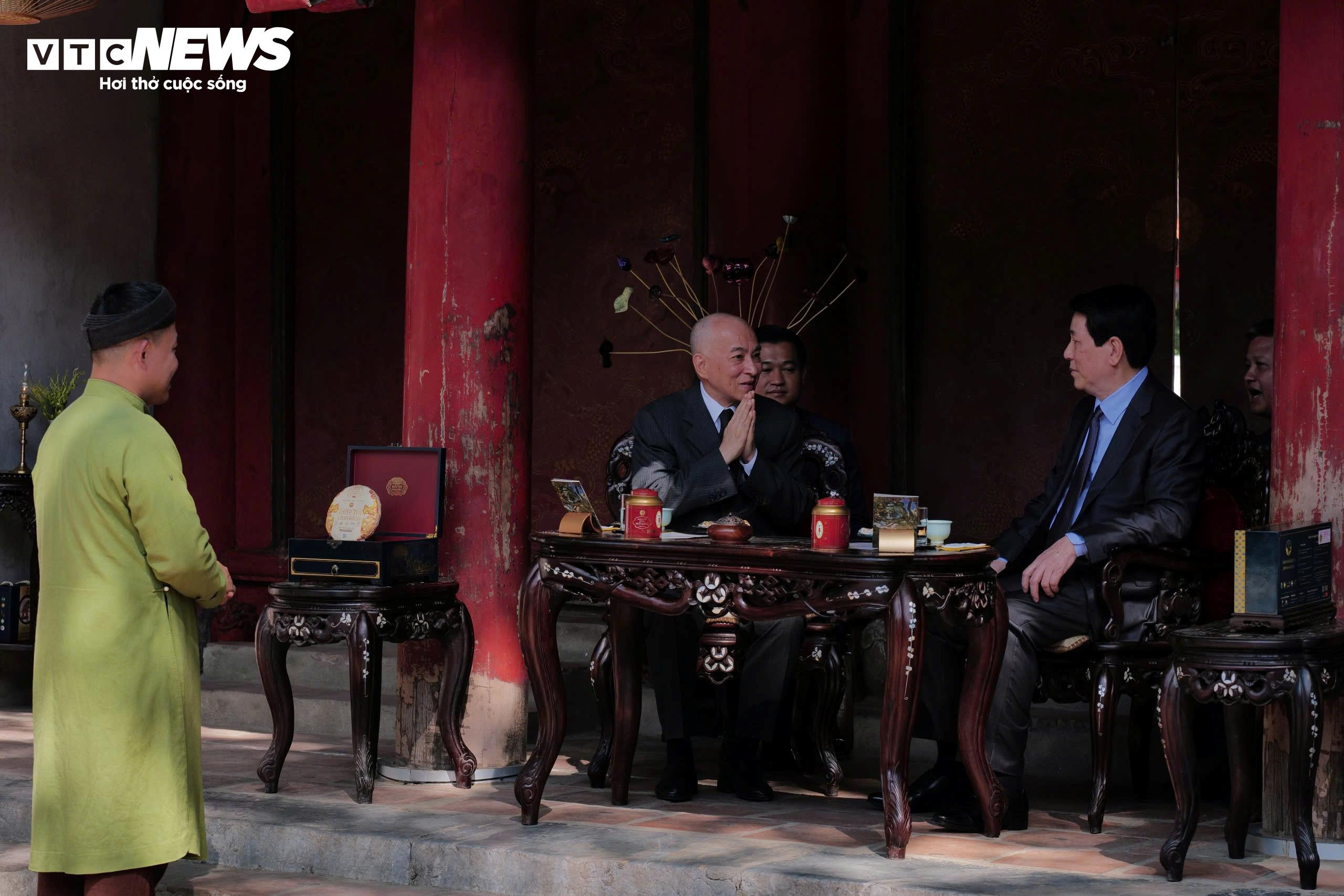 Chủ tịch nước và Quốc vương Campuchia thưởng trà, thăm Văn Miếu - Quốc Tử Giám - 5