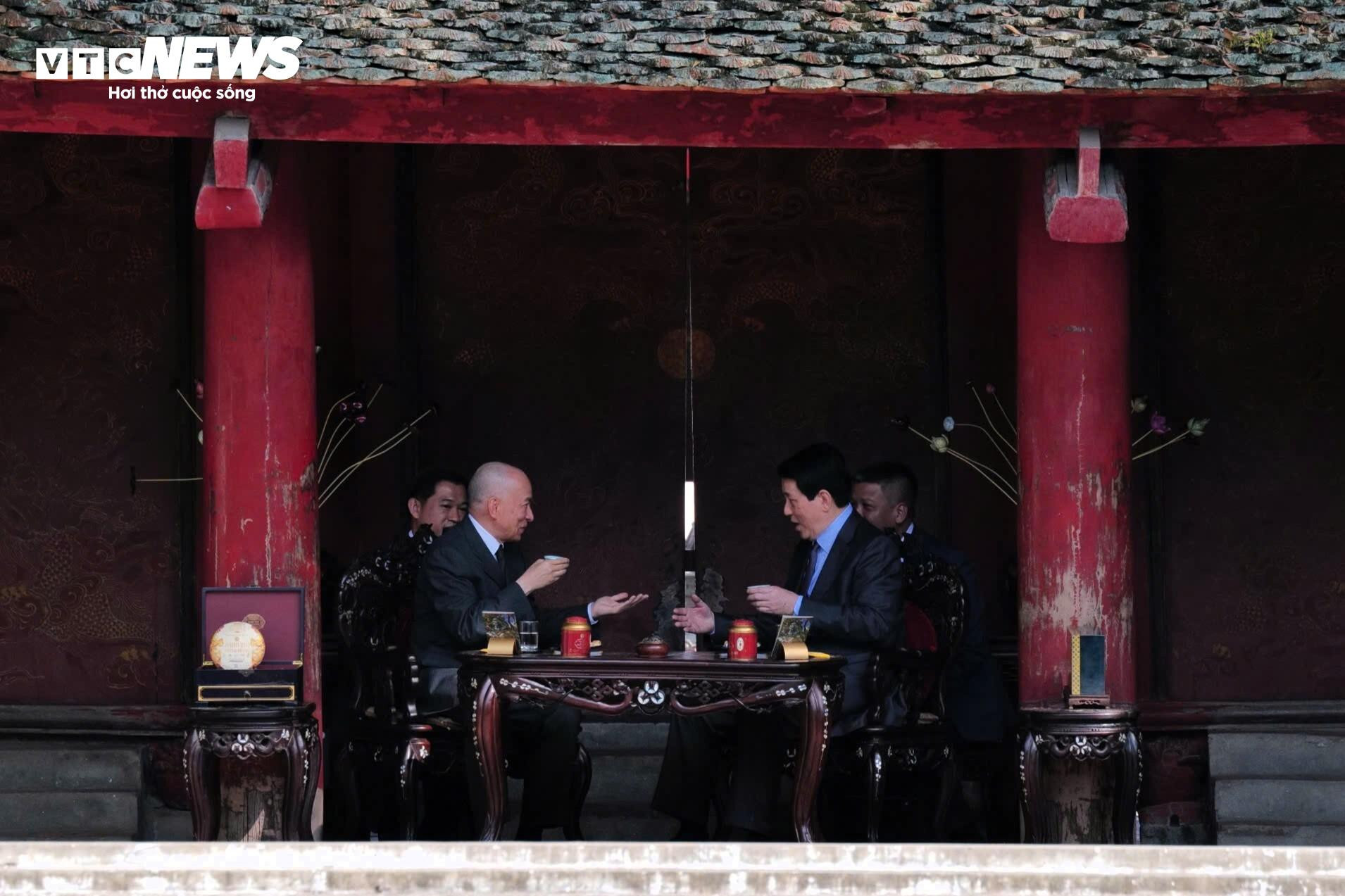 Chủ tịch nước và Quốc vương Campuchia thưởng trà, thăm Văn Miếu - Quốc Tử Giám - 4