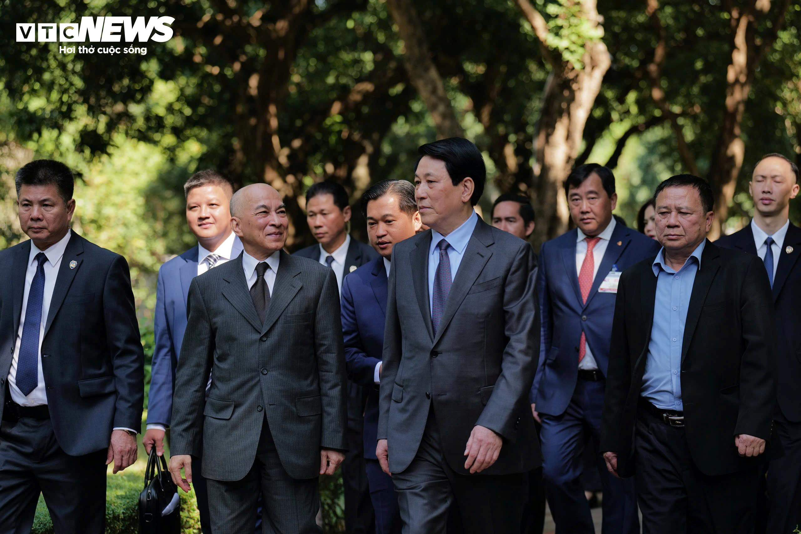 Chủ tịch nước và Quốc vương Campuchia thưởng trà, thăm Văn Miếu - Quốc Tử Giám - 1