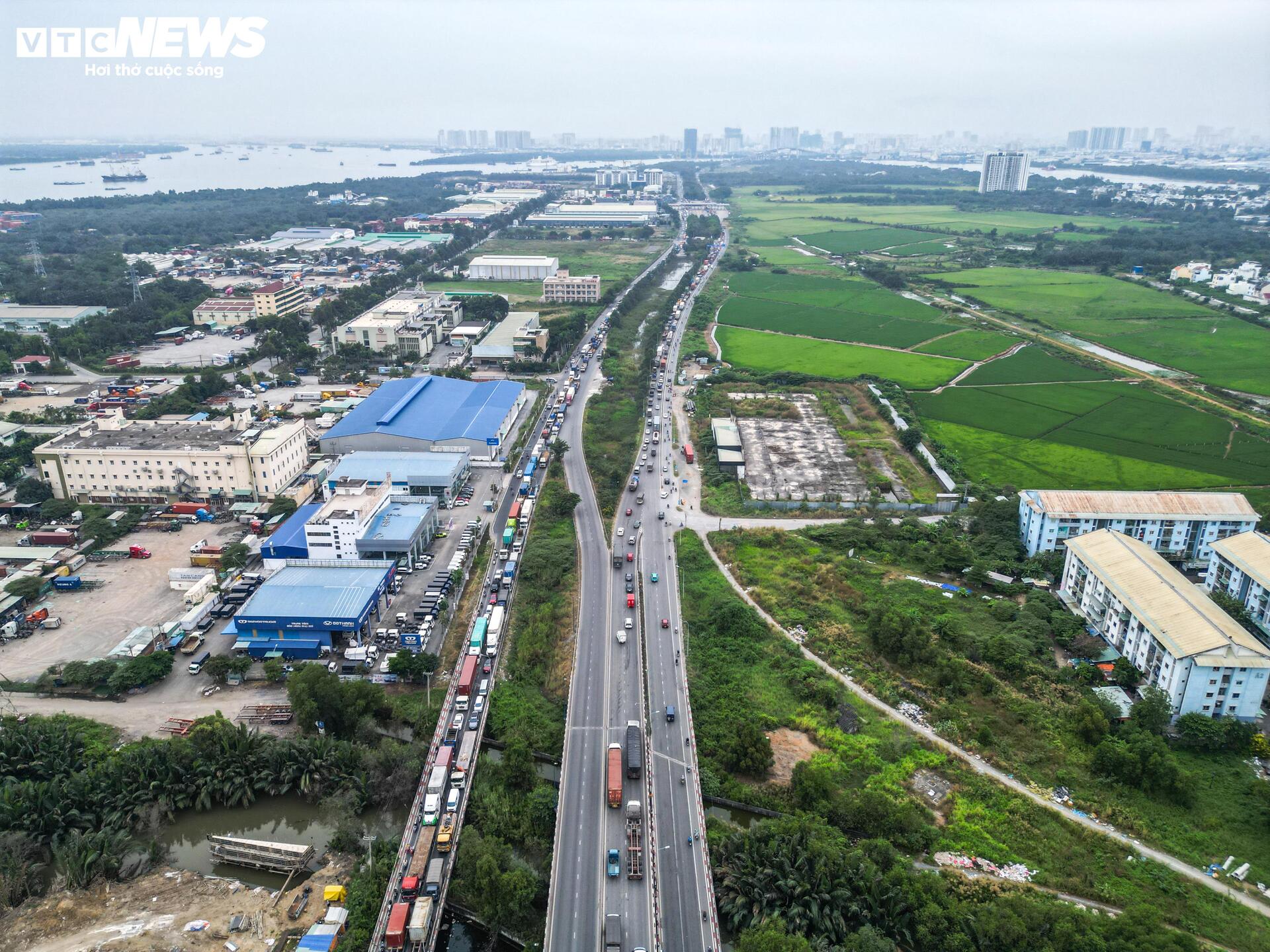 Thiếu mặt bằng, dự án nút giao 3 tầng ở cửa ngõ TP.HCM thi công ì ạch - 19