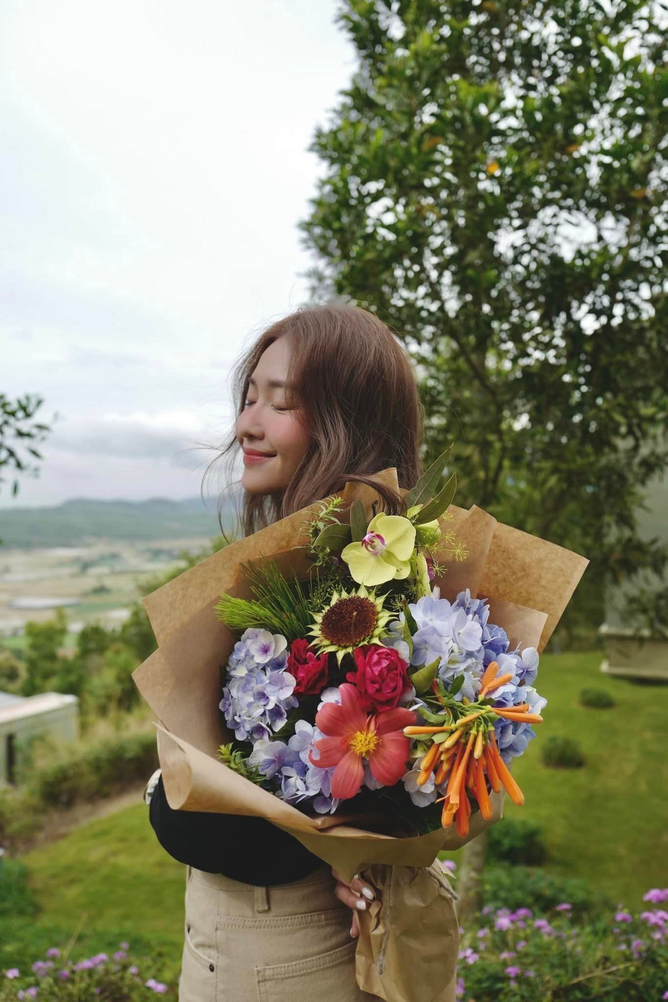 Sao Việt 4/12: Trường Giang chăm con ốm, Lan Phương ngày càng gợi cảm - 6