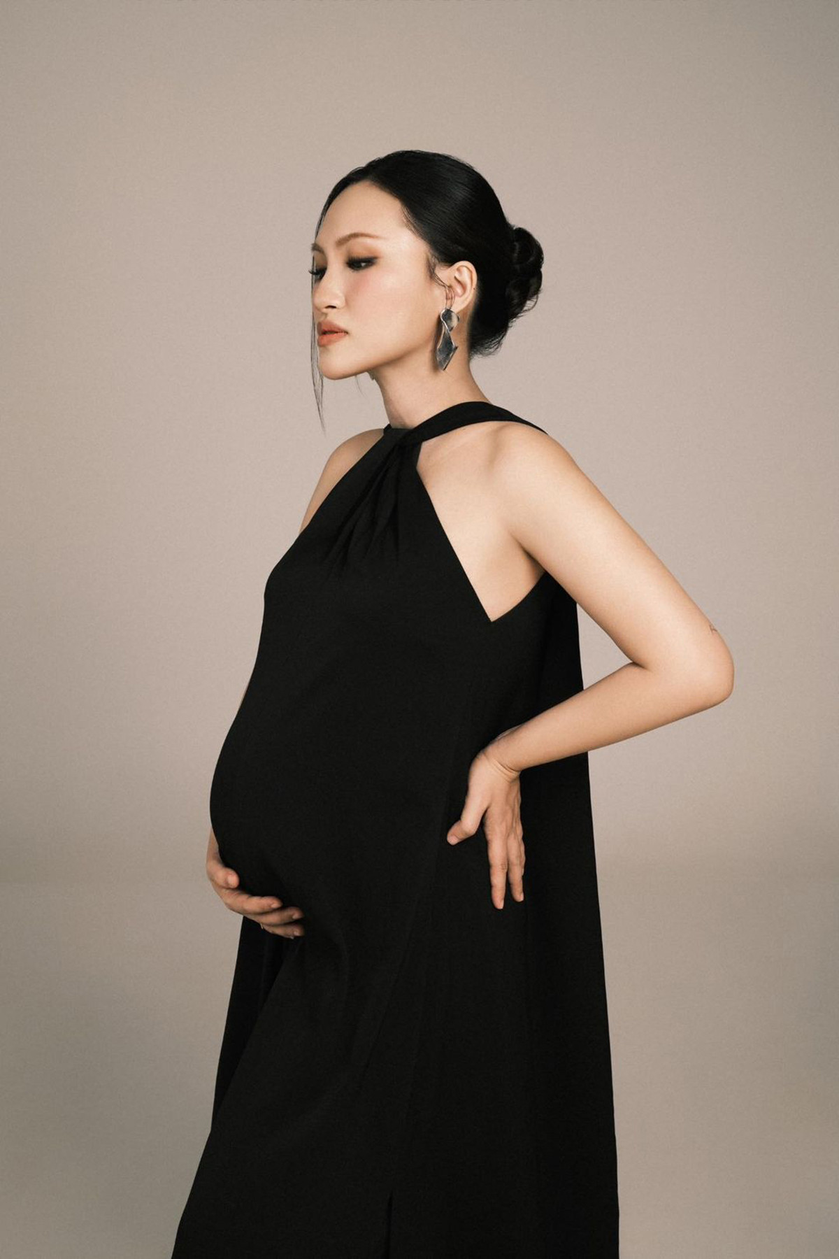 Sao Việt 4/12: Trường Giang chăm con ốm, Lan Phương ngày càng gợi cảm - 8