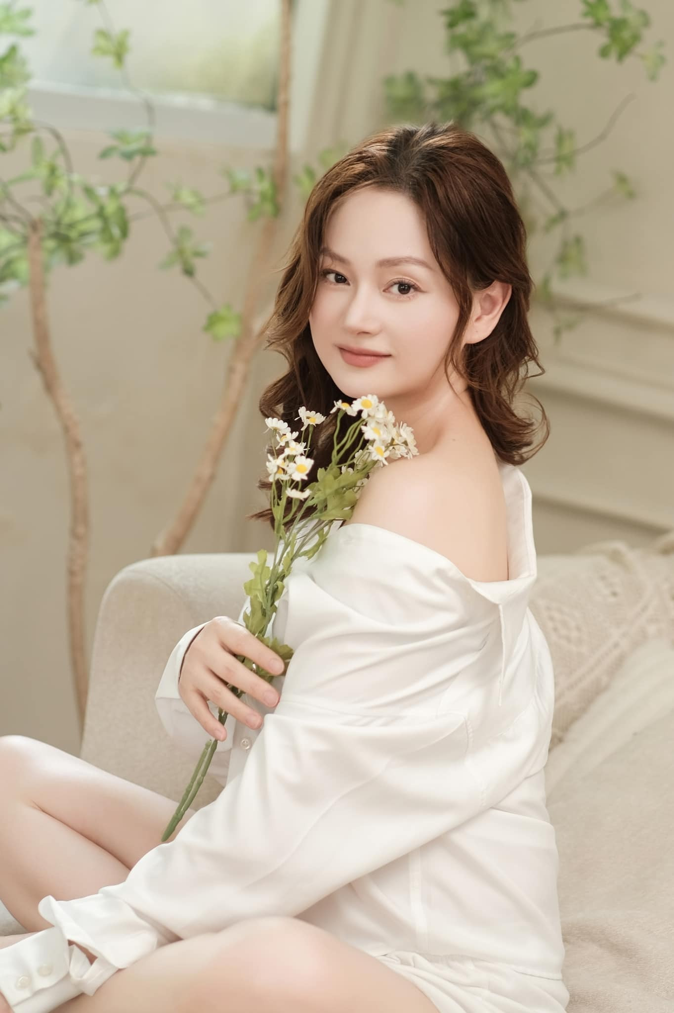 Sao Việt 4/12: Trường Giang chăm con ốm, Lan Phương ngày càng gợi cảm - 5