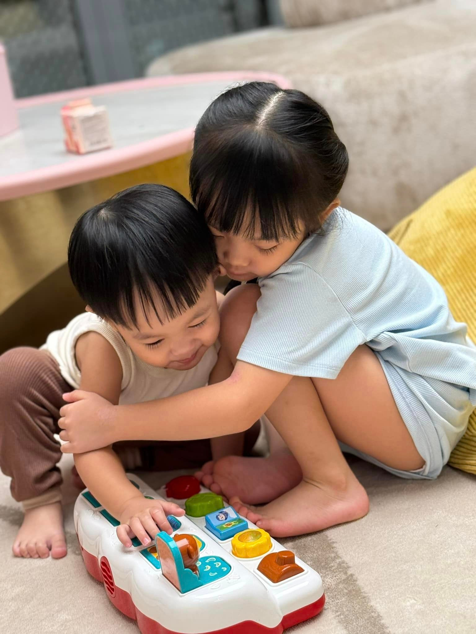 Sao Việt 4/12: Trường Giang chăm con ốm, Lan Phương ngày càng gợi cảm - 11