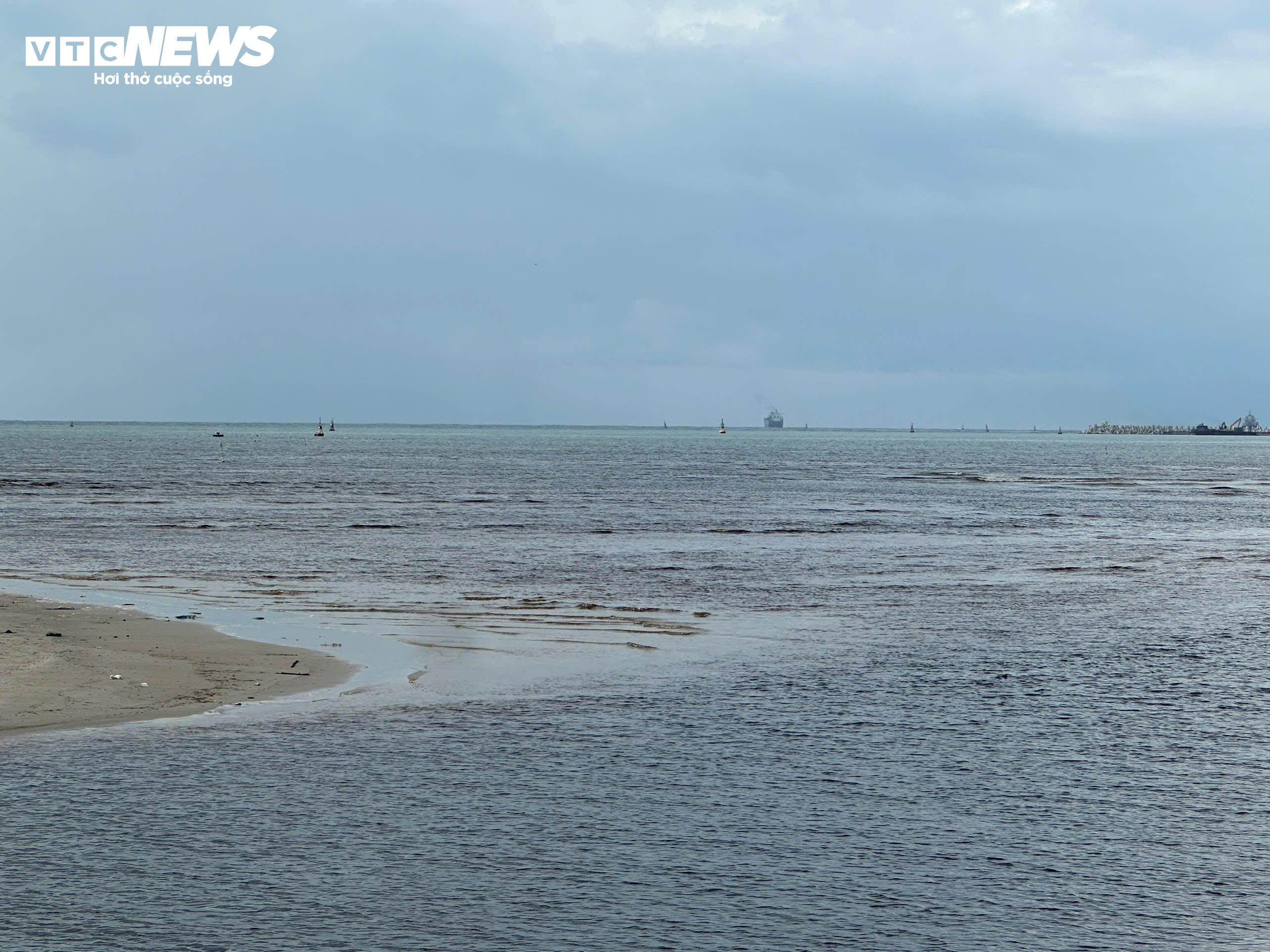 Doanh nghiệp xả thải làm nước biển đổi màu ở Huế có những sai phạm gì? - 4