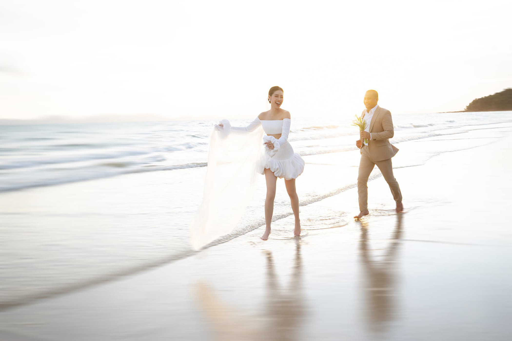 Sao Việt 5/12: Quyền Linh đu trend 'đám giỗ bên cồn', Quế Anh kỷ niệm đăng quang - 4