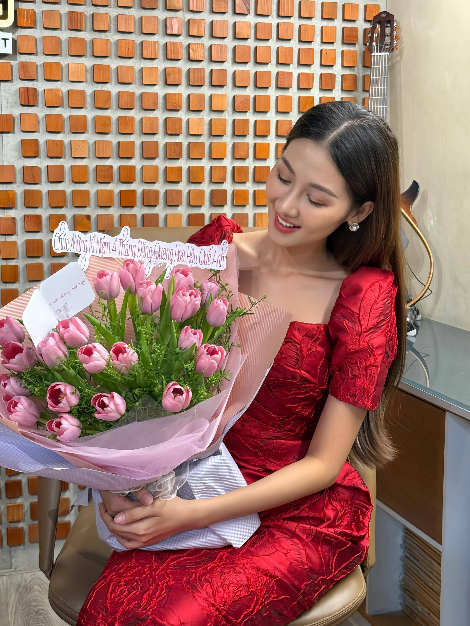 Sao Việt 5/12: Quyền Linh đu trend 'đám giỗ bên cồn', Quế Anh kỷ niệm đăng quang - 2