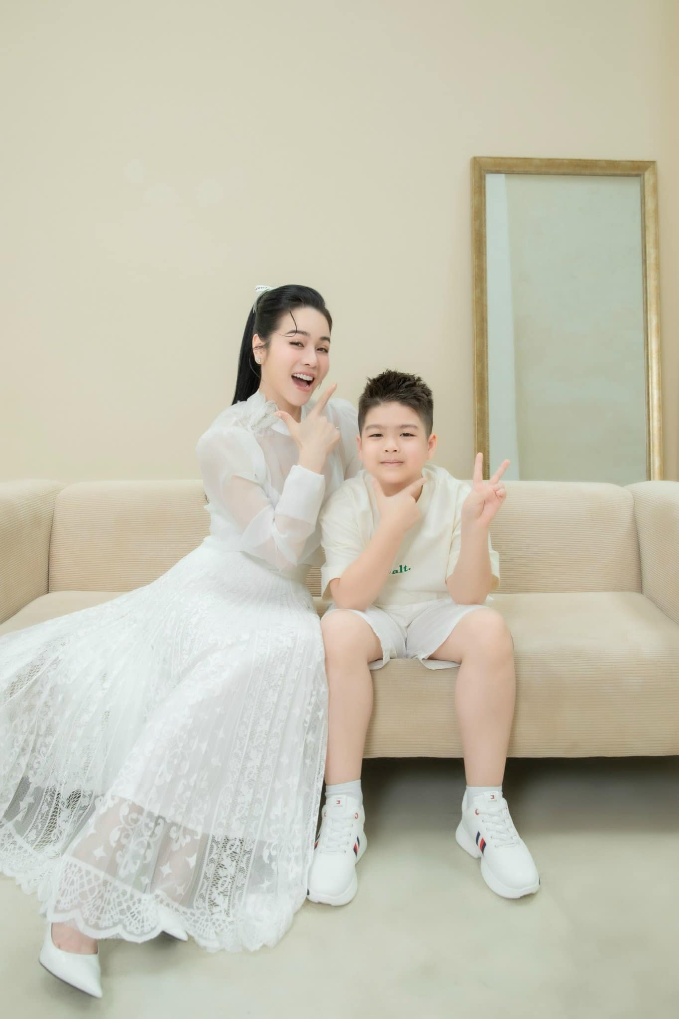 Sao Việt 5/12: Quyền Linh đu trend 'đám giỗ bên cồn', Quế Anh kỷ niệm đăng quang - 11