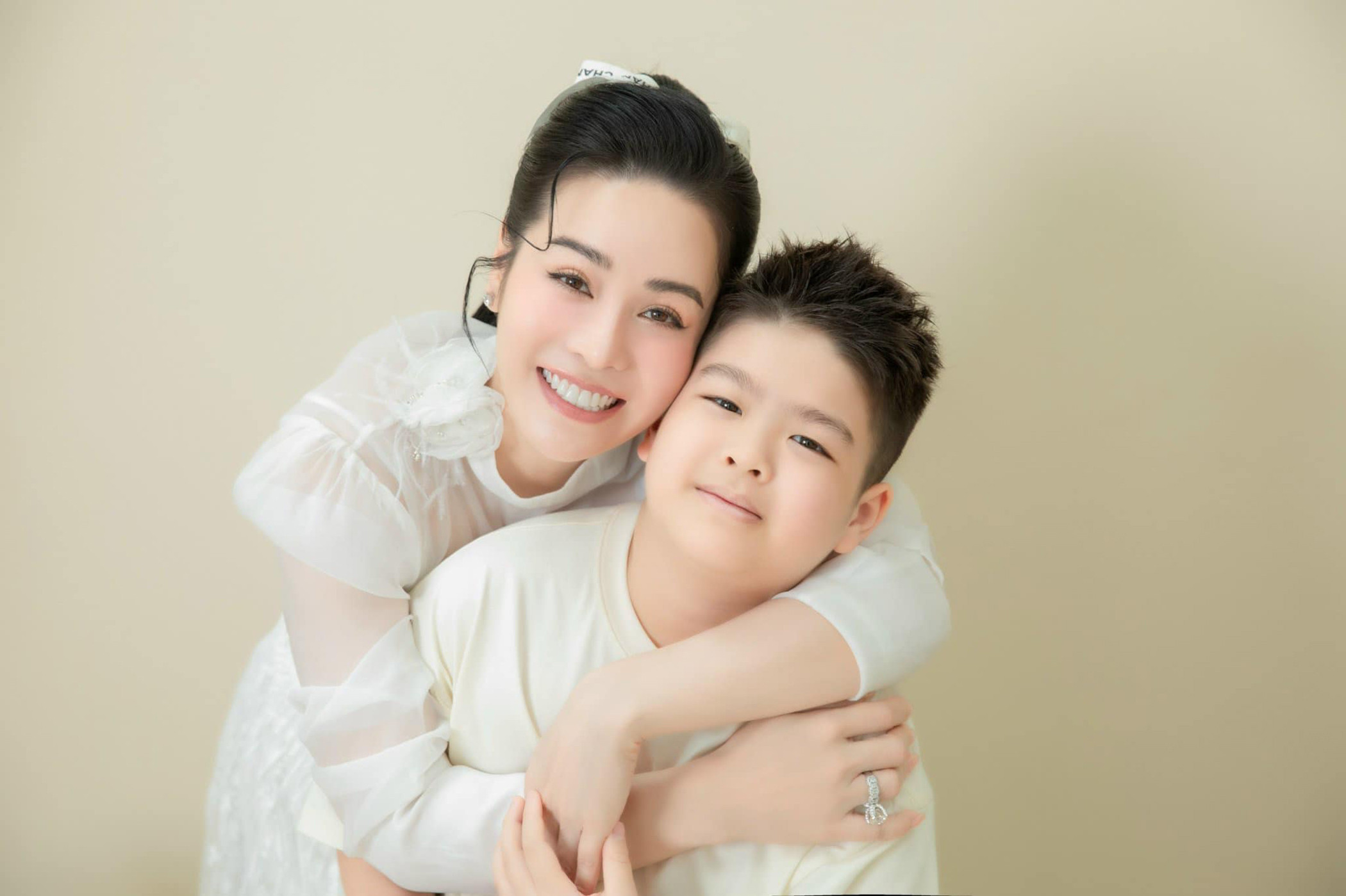 Sao Việt 5/12: Quyền Linh đu trend 'đám giỗ bên cồn', Quế Anh kỷ niệm đăng quang - 9