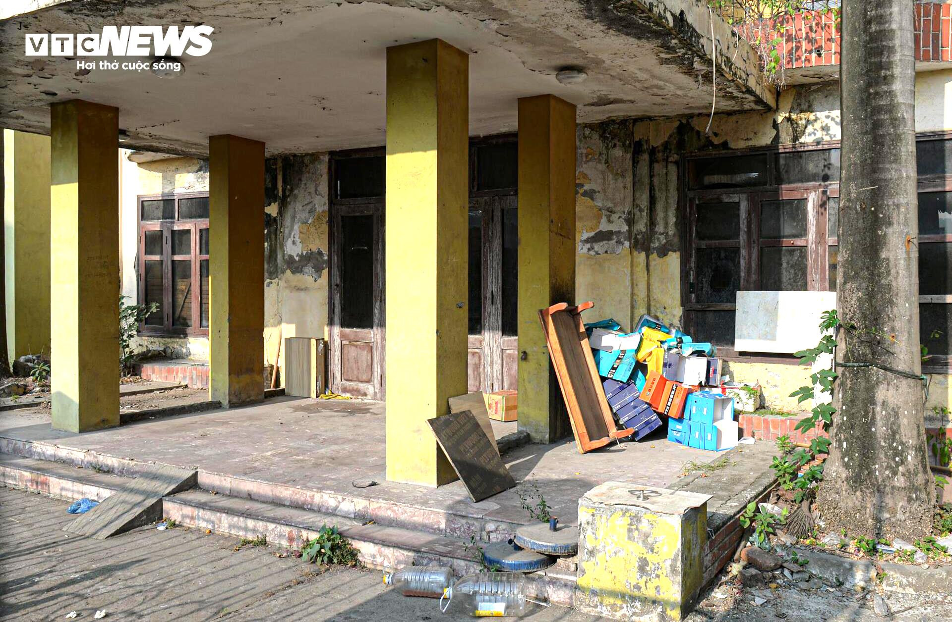 Loạt trụ sở công 'phơi nắng, nằm sương' vừa bị Chủ tịch Hà Nội yêu cầu kiểm tra - 7