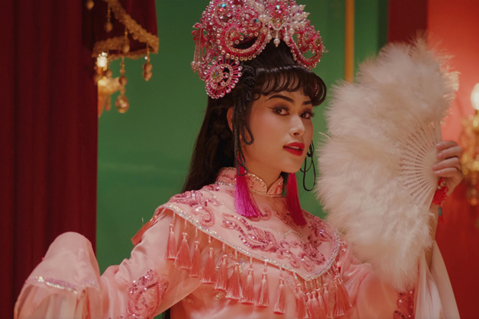 Hoa hậu Thiên Ân: Sau 2 năm đăng quang, tôi không còn áp lực 'cơm áo gạo tiền' - 1