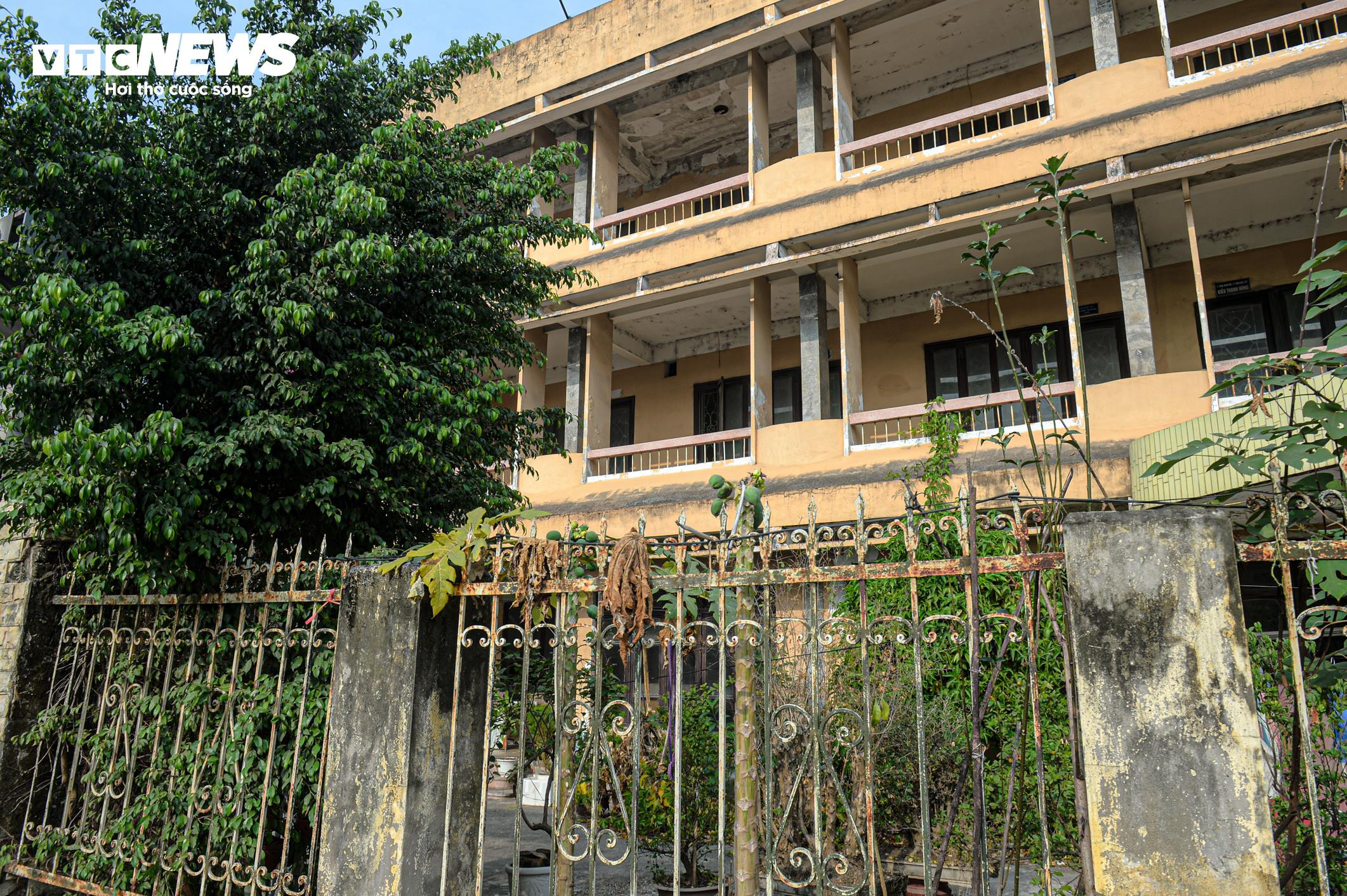 Loạt trụ sở công 'phơi nắng, nằm sương' vừa bị Chủ tịch Hà Nội yêu cầu kiểm tra - 14