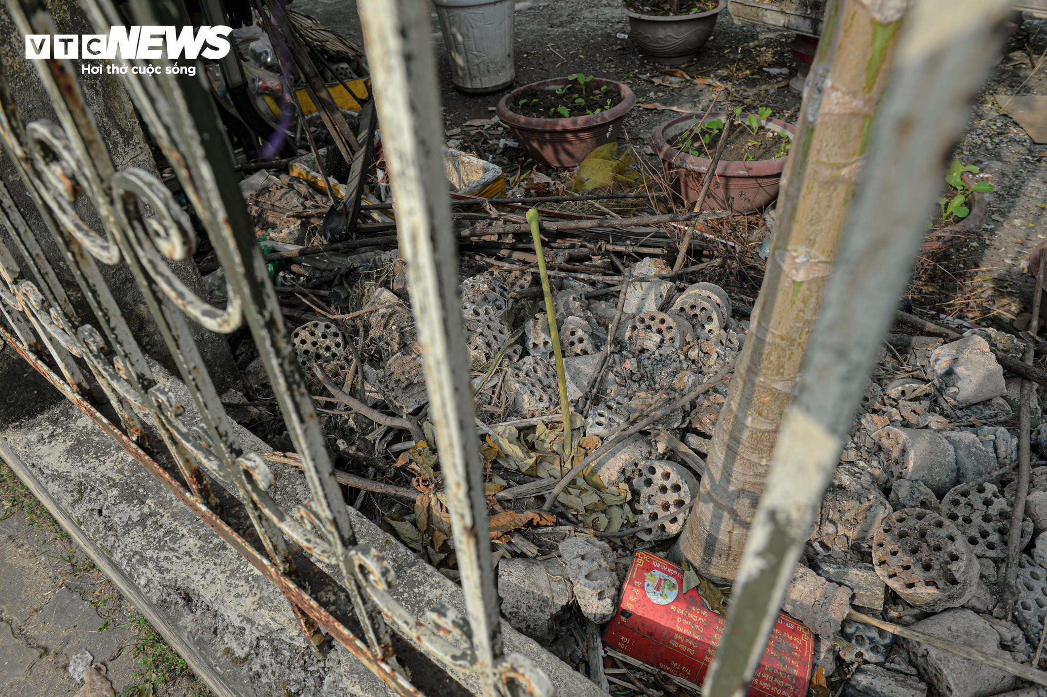 Loạt trụ sở công 'phơi nắng, nằm sương' vừa bị Chủ tịch Hà Nội yêu cầu kiểm tra - 17