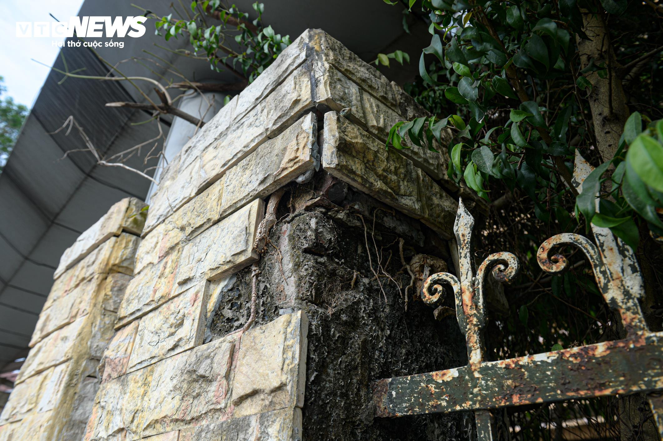 Loạt trụ sở công 'phơi nắng, nằm sương' vừa bị Chủ tịch Hà Nội yêu cầu kiểm tra - 21