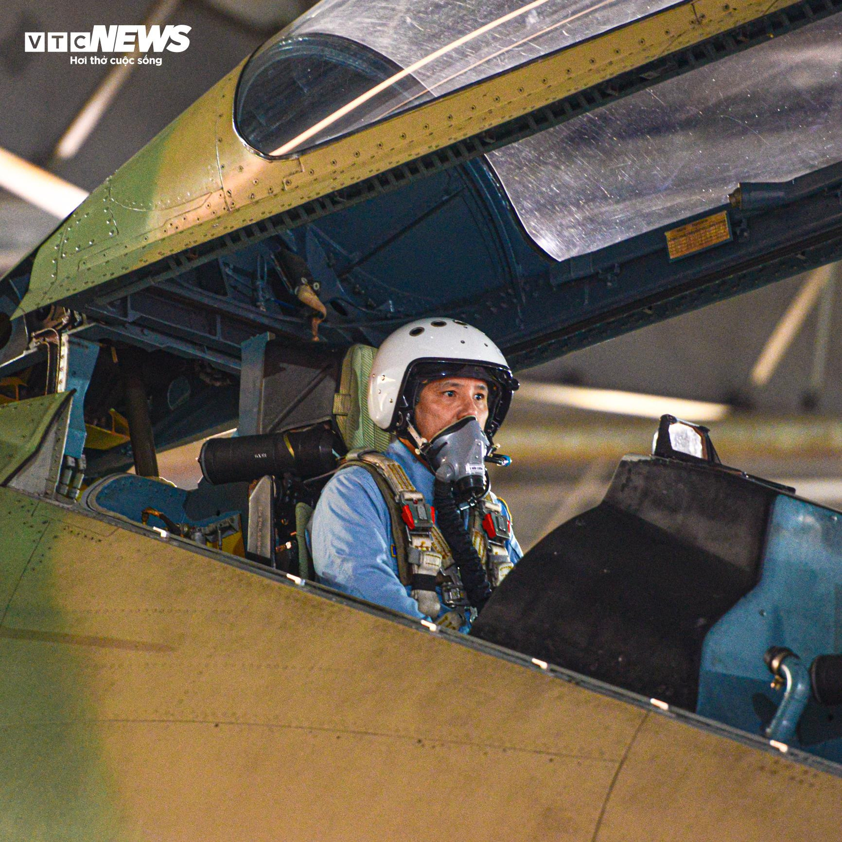 Về sân bay Kép xem phi công Su30-MK2 tập luyện cho Triển lãm Quốc phòng 2024 - 8