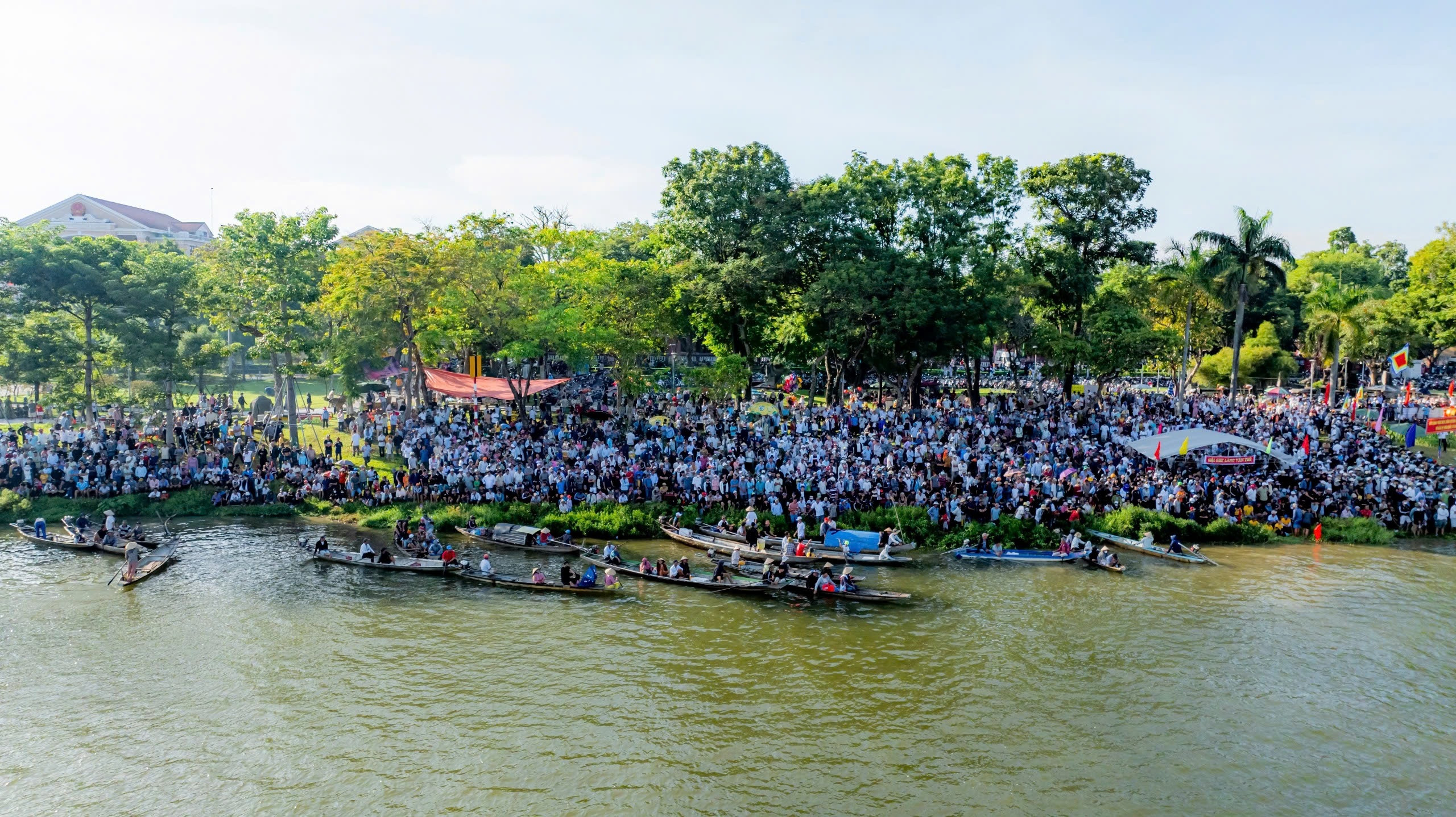 Kịch tích màn so tài tại giải đua thuyền trên sông Hương dịp Quốc khánh - 6
