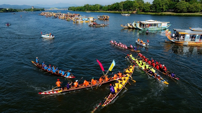 Kịch tích màn so tài tại giải đua thuyền trên sông Hương dịp Quốc khánh - 9