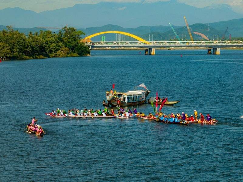 Kịch tích màn so tài tại giải đua thuyền trên sông Hương dịp Quốc khánh - 10