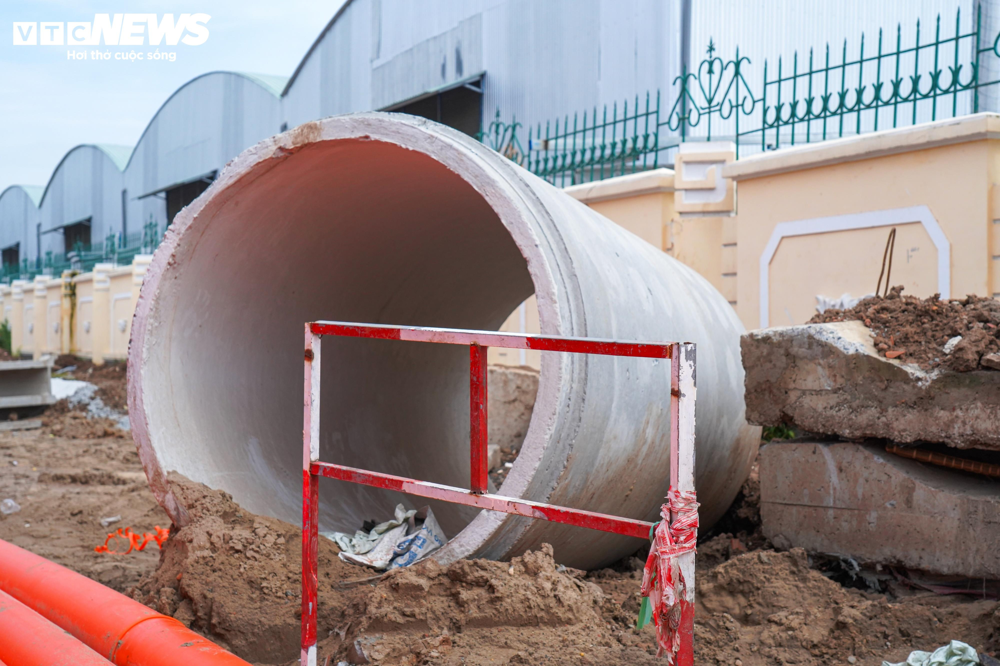 Sắp hết hạn thi công, dự án đường nối vào sân bay Tân Sơn Nhất vẫn ngổn ngang - 10