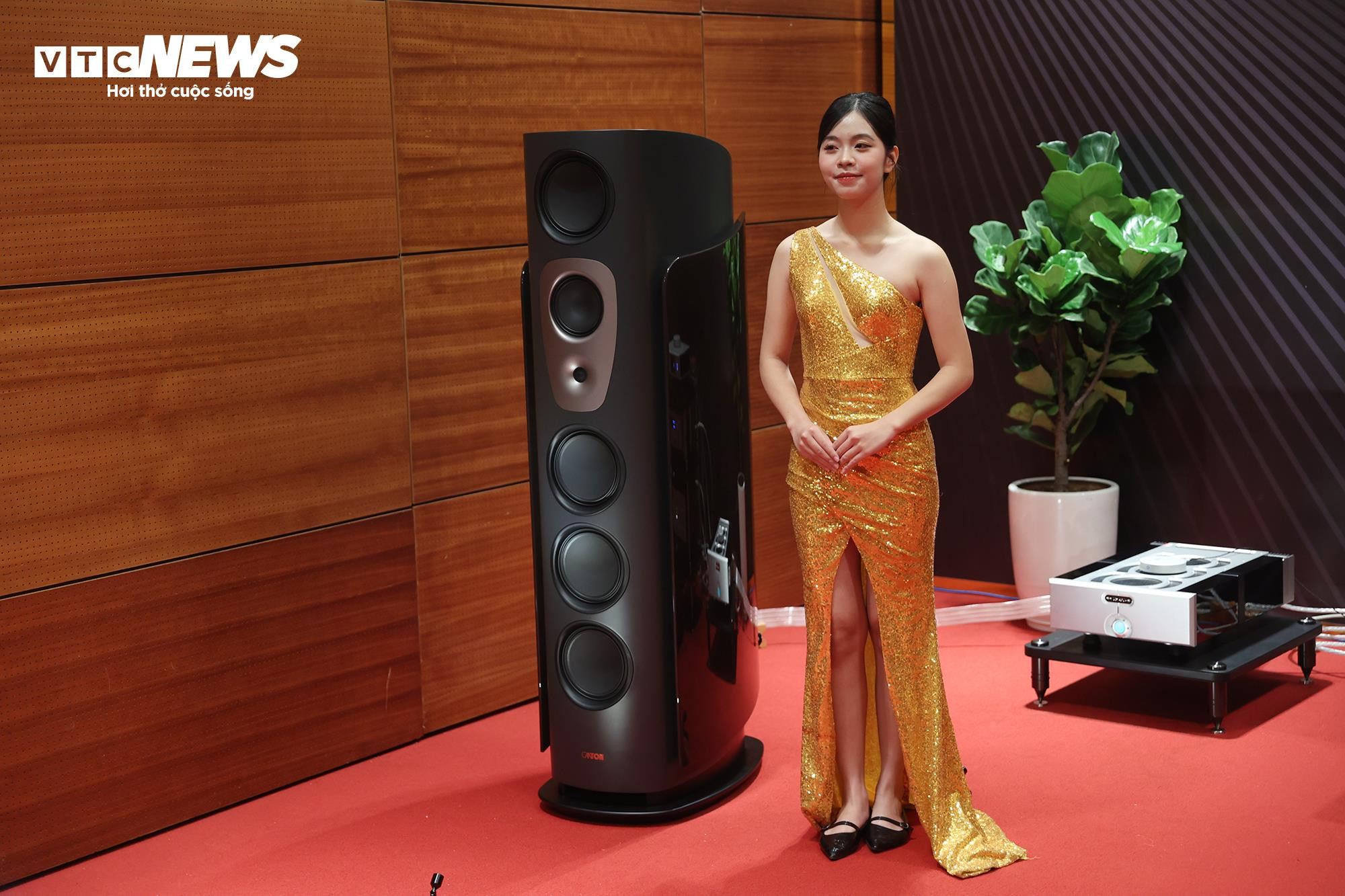 Người Hà Nội trải nghiệm hệ thống nghe nhìn giá tiền tỷ - 6