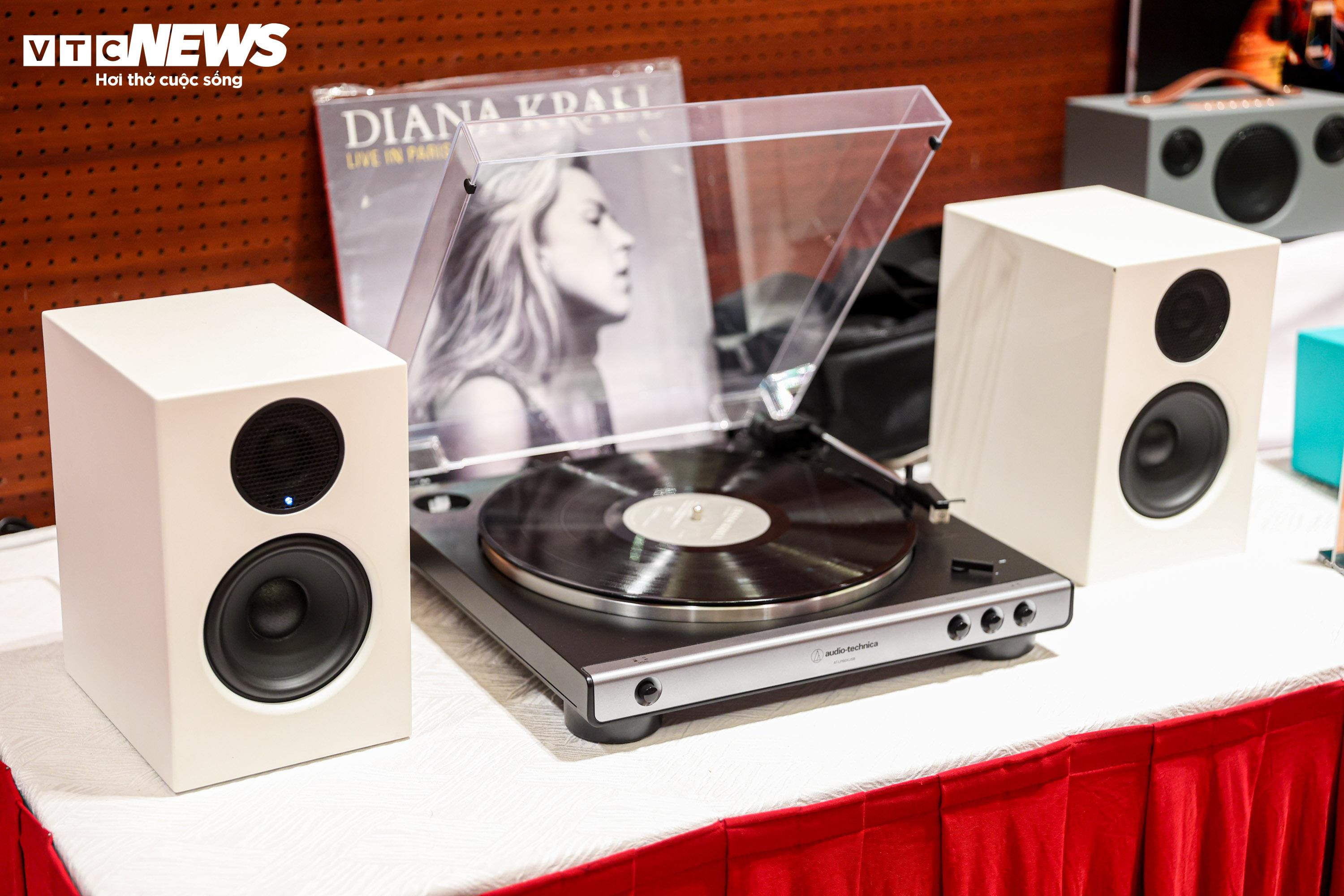 Người Hà Nội trải nghiệm hệ thống nghe nhìn giá tiền tỷ - 10