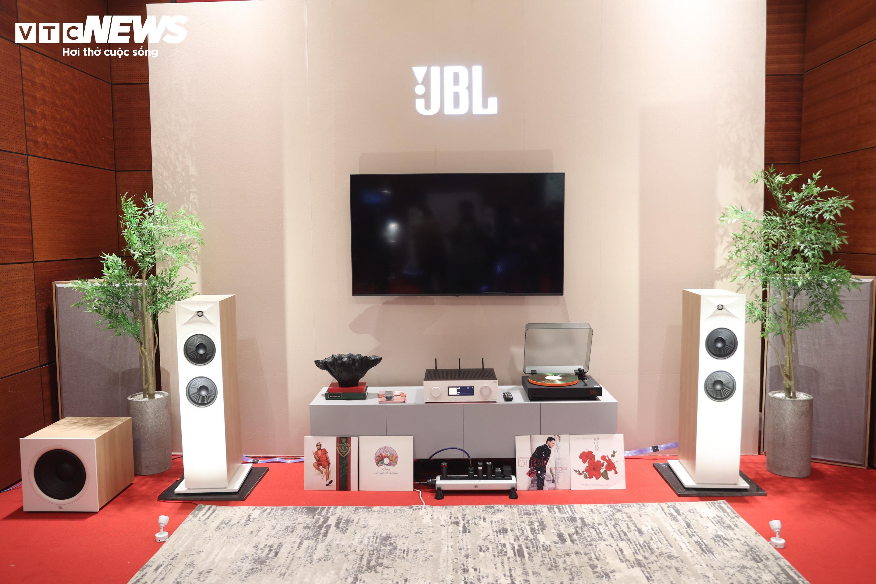 Người Hà Nội trải nghiệm hệ thống nghe nhìn giá tiền tỷ - 8