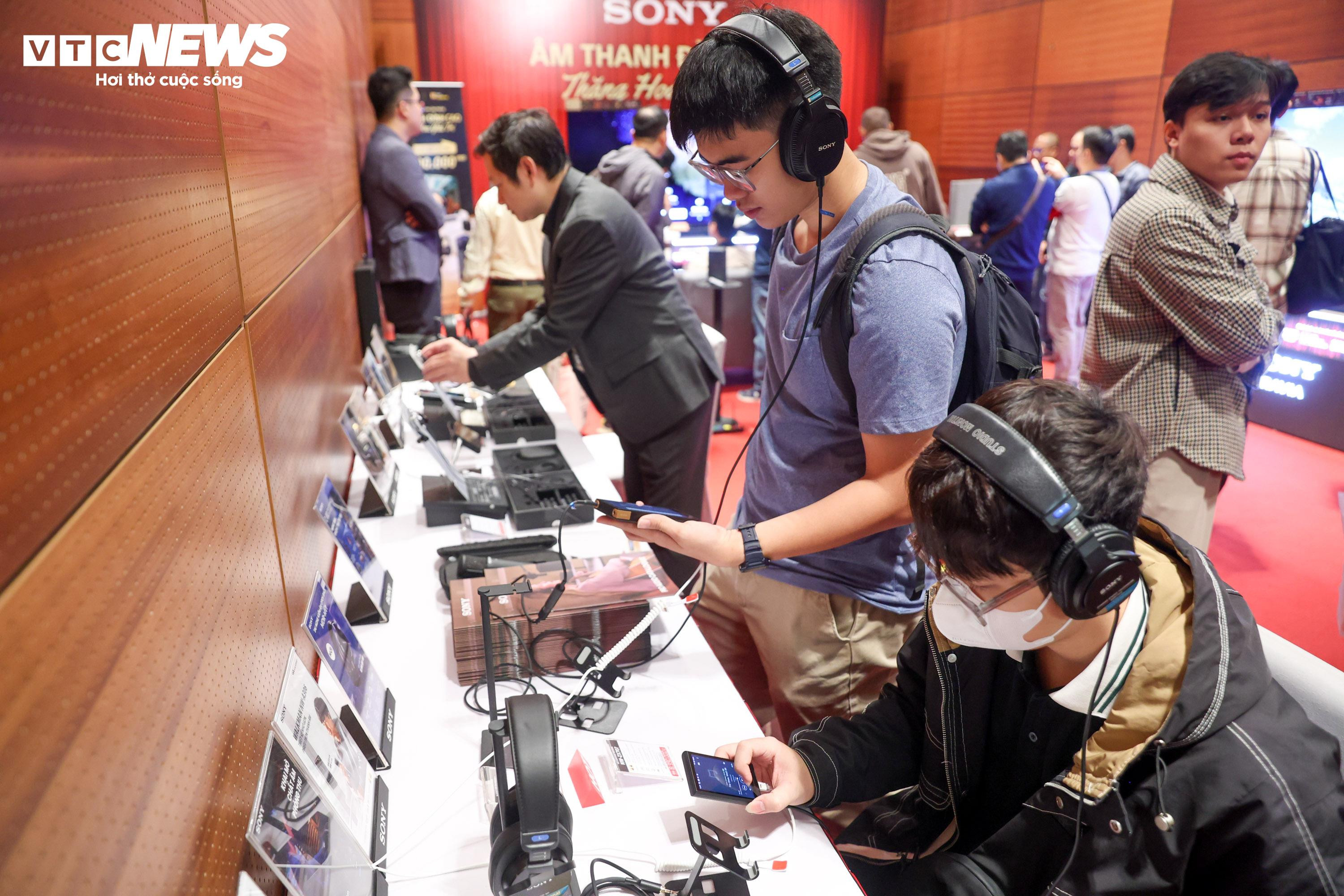 Người Hà Nội trải nghiệm hệ thống nghe nhìn giá tiền tỷ - 3