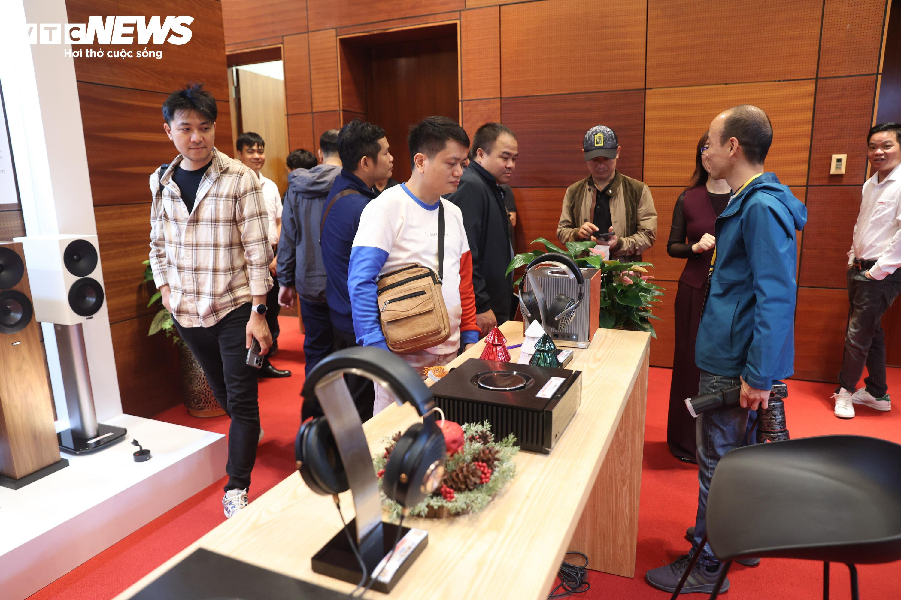 Người Hà Nội trải nghiệm hệ thống nghe nhìn giá tiền tỷ - 2