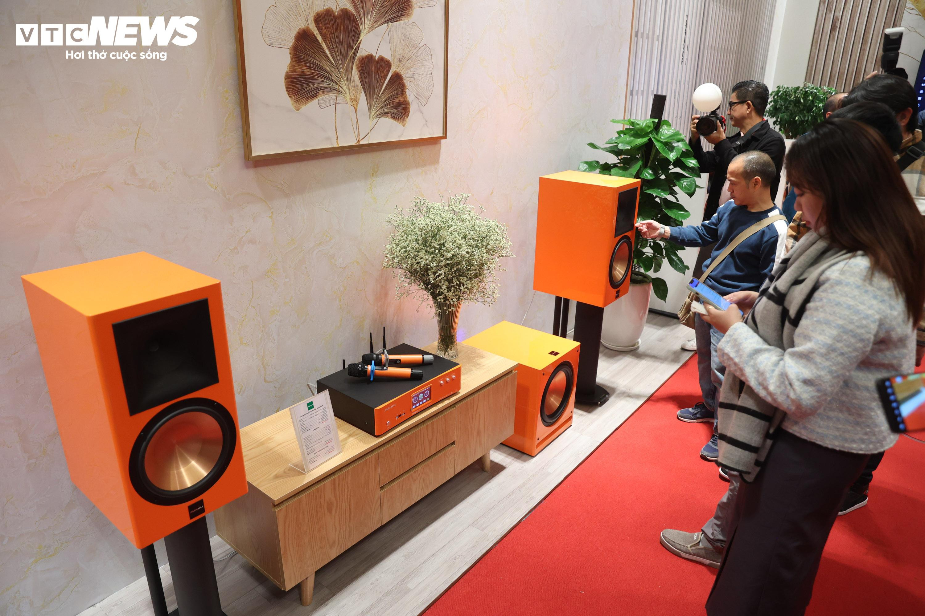 Người Hà Nội trải nghiệm hệ thống nghe nhìn giá tiền tỷ - 13