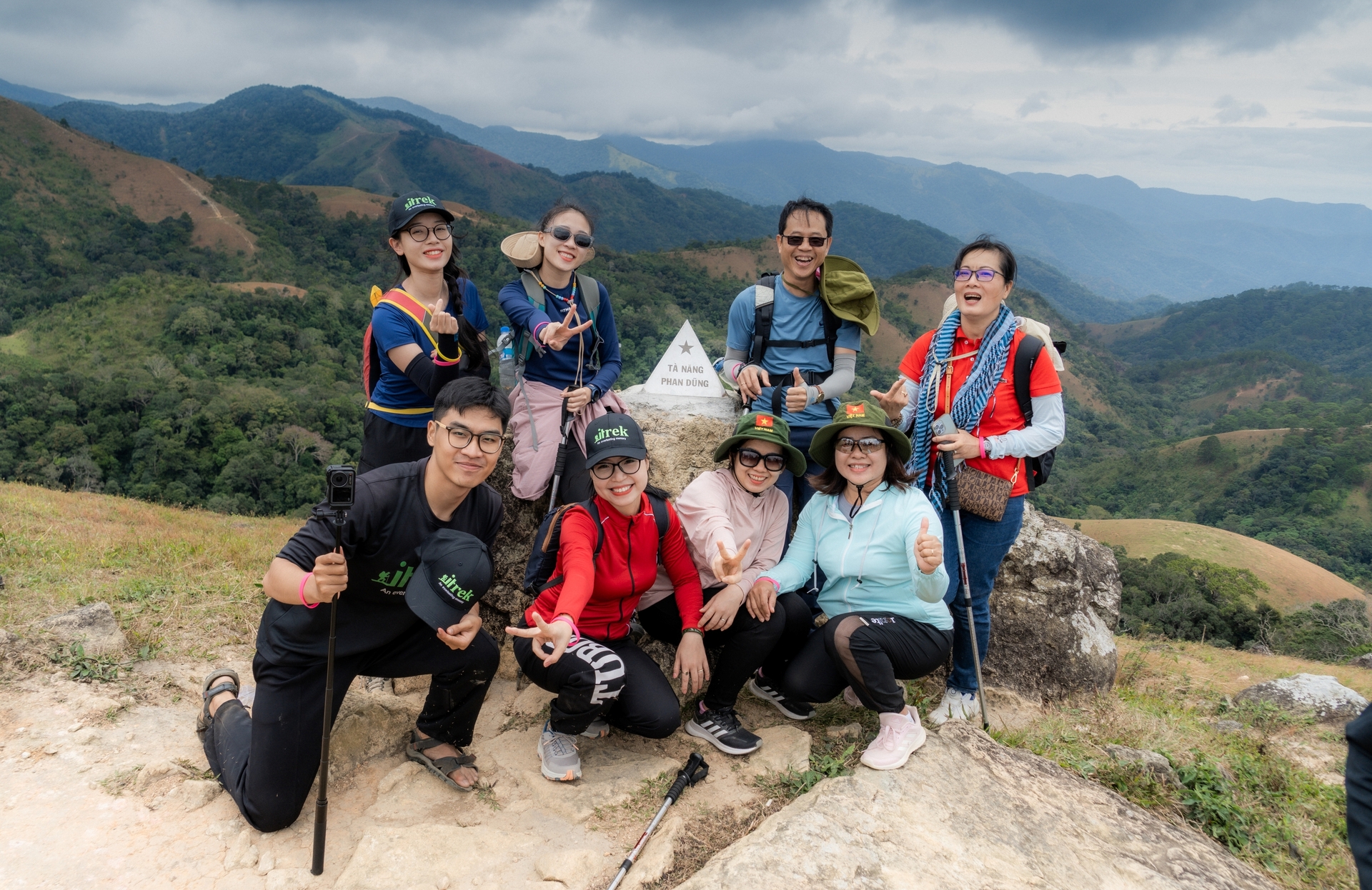 Trải nghiệm cung đường trekking đẹp nhất Việt Nam mùa cỏ cháy - 9