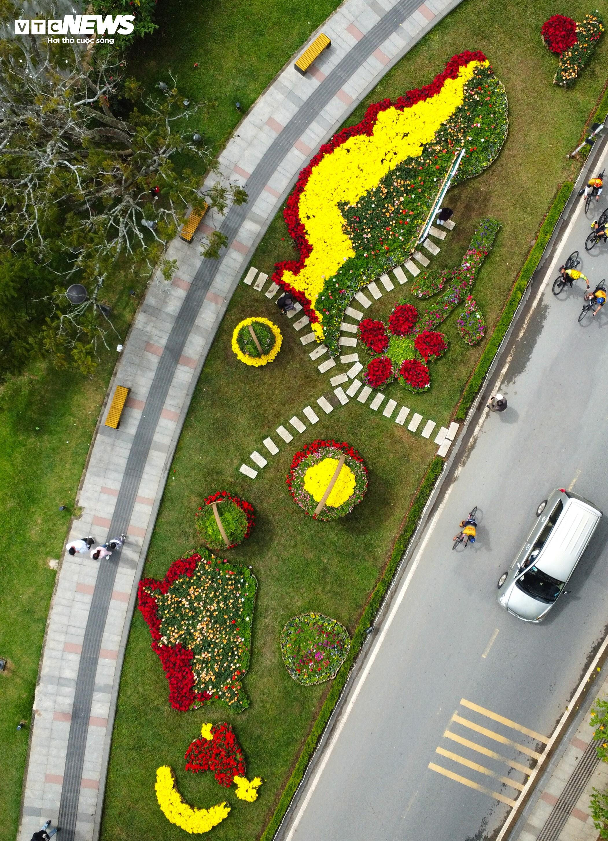 Du khách đổ xô tới Festival hoa Đà Lạt 2024 dịp cuối tuần - 7