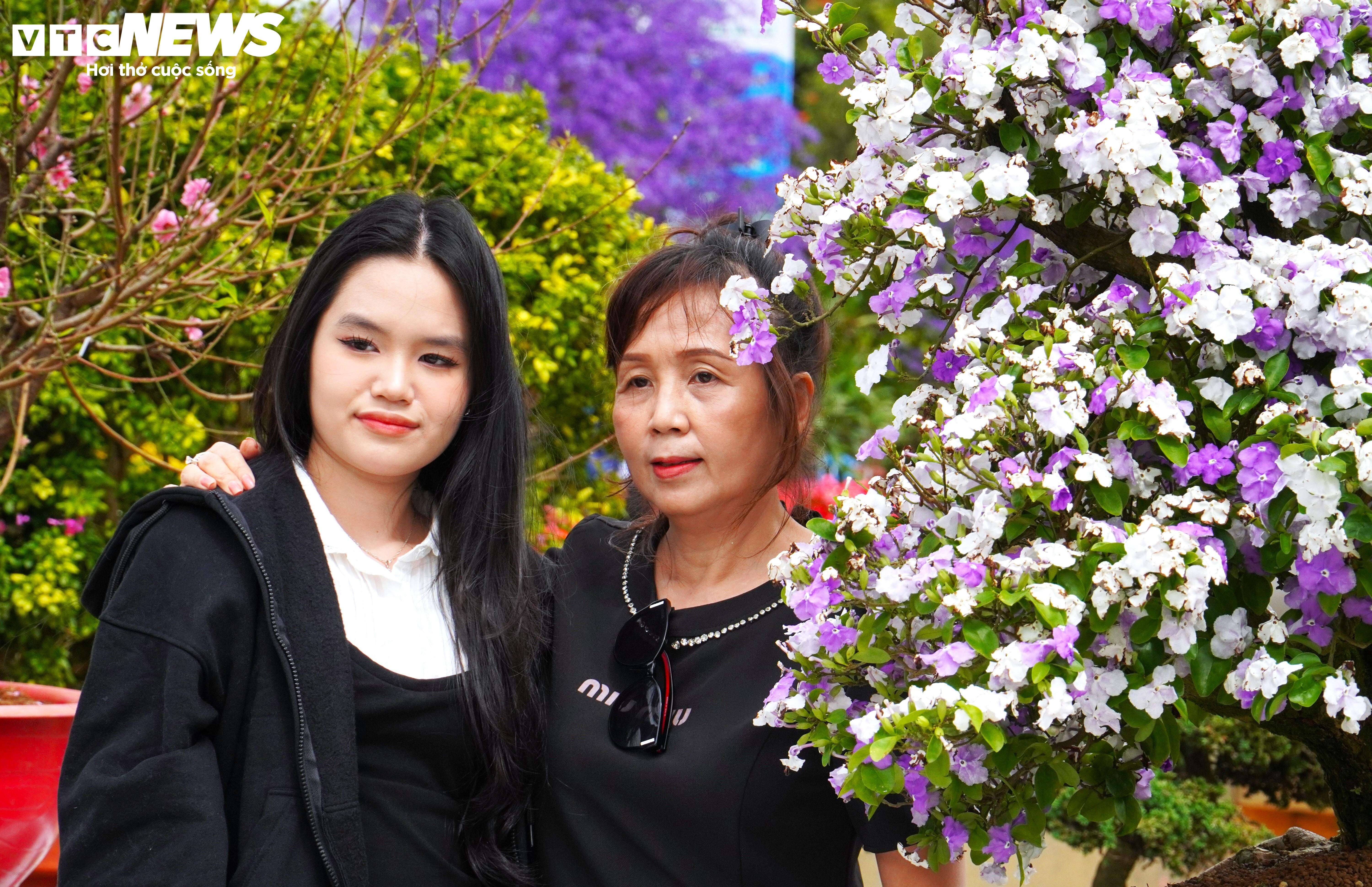 Du khách đổ xô tới Festival hoa Đà Lạt 2024 dịp cuối tuần - 5