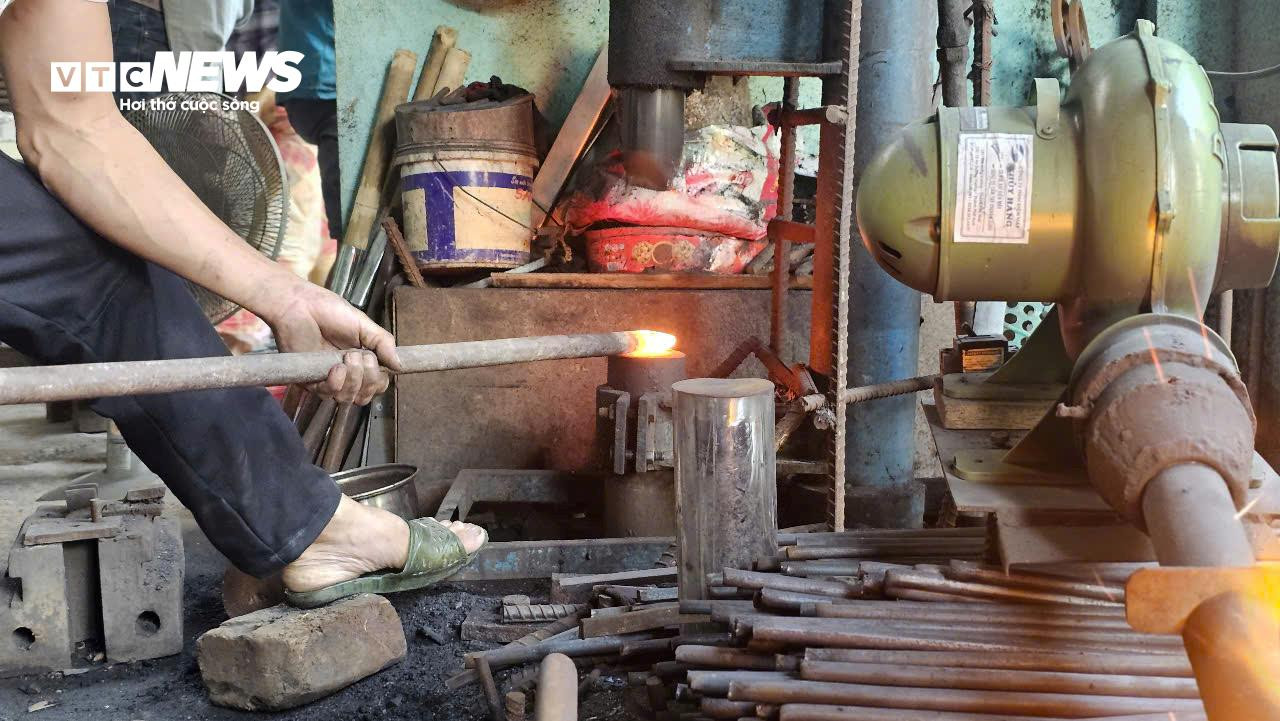 'Giữ lửa' cho xóm lò rèn trăm tuổi trong khu phố cổ nổi tiếng xứ Huế - 8