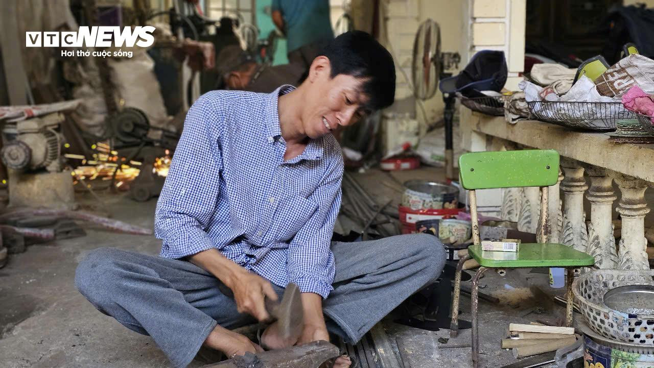 'Giữ lửa' cho xóm lò rèn trăm tuổi trong khu phố cổ nổi tiếng xứ Huế - 7