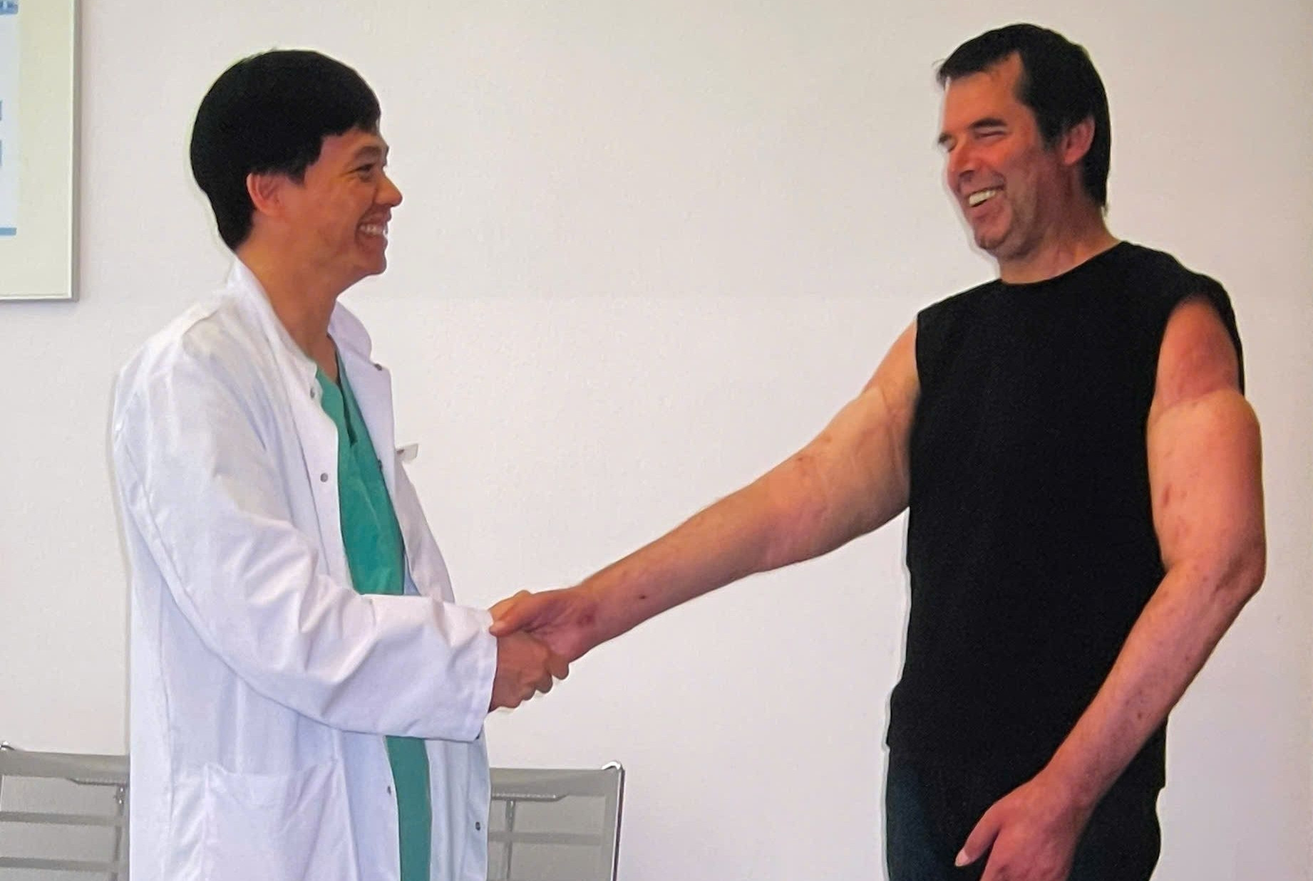 Vị giáo sư 'mở đường' đưa kỹ thuật ghép chi thể về Việt Nam - 2