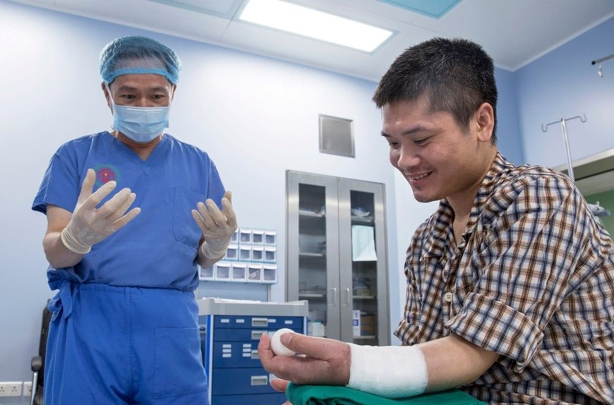 Vị giáo sư 'mở đường' đưa kỹ thuật ghép chi thể về Việt Nam - 1