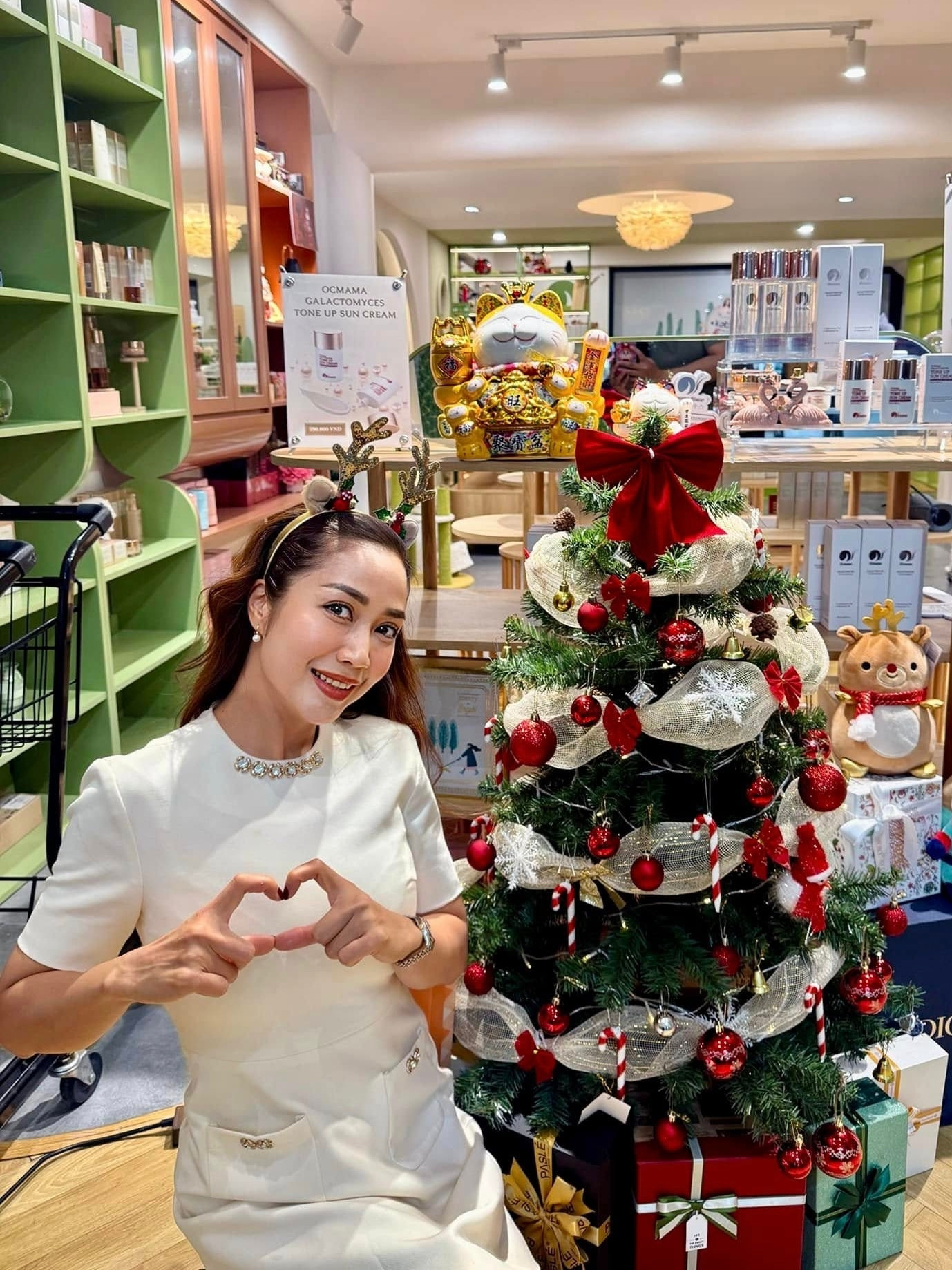 Sao Việt 16/12: Thanh Lam khoe ảnh thời trẻ, Thanh Hà tình tứ bên bạn đời - 14