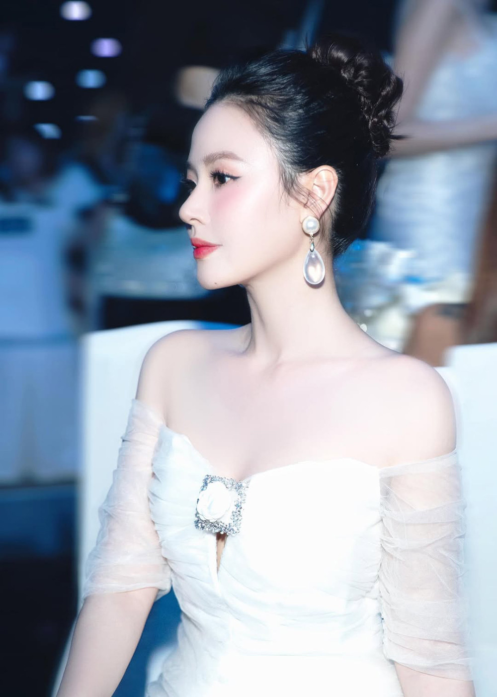 Sao Việt 16/12: Thanh Lam khoe ảnh thời trẻ, Thanh Hà tình tứ bên bạn đời - 10