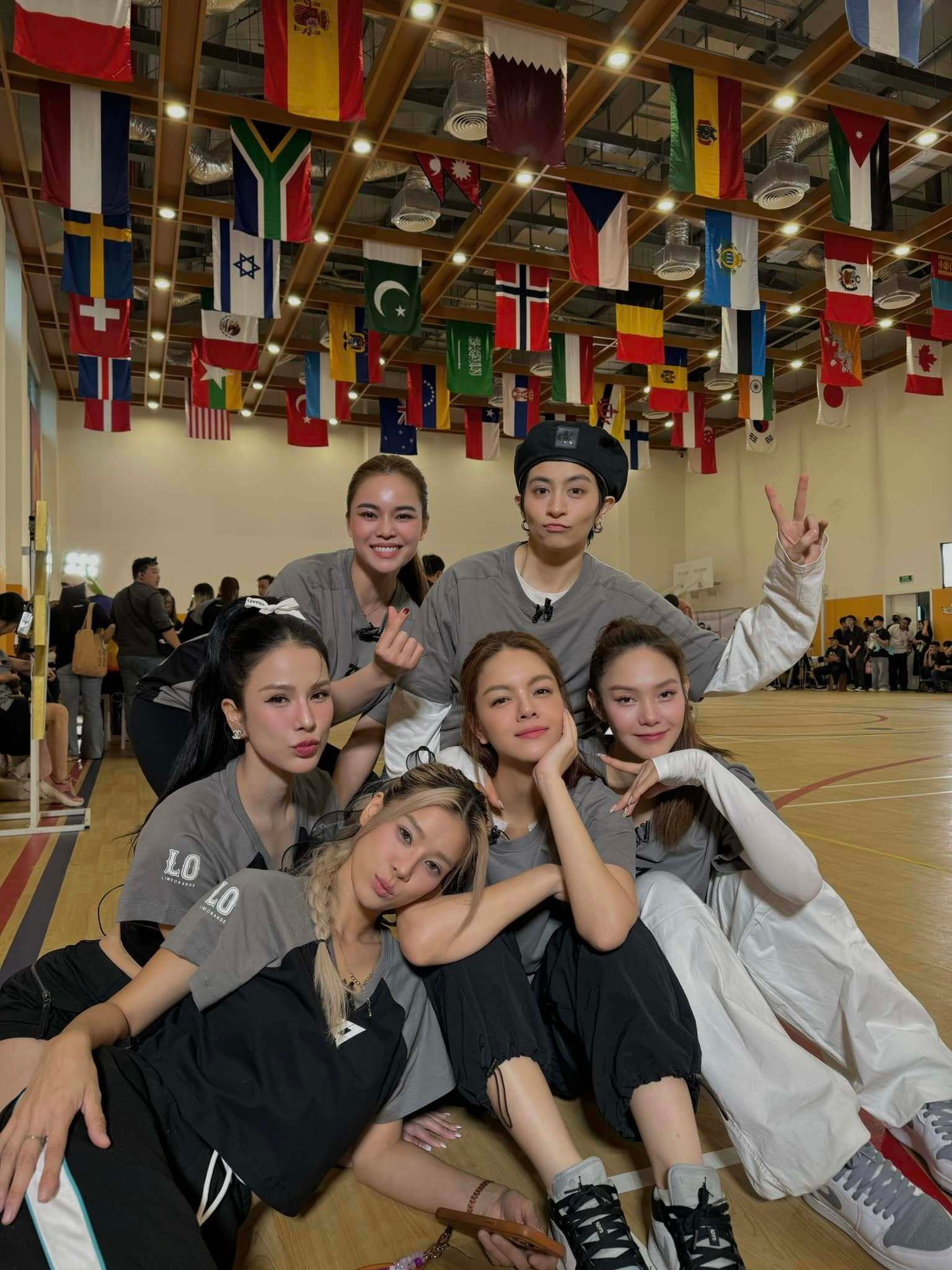 Sao Việt 16/12: Thanh Lam khoe ảnh thời trẻ, Thanh Hà tình tứ bên bạn đời - 11