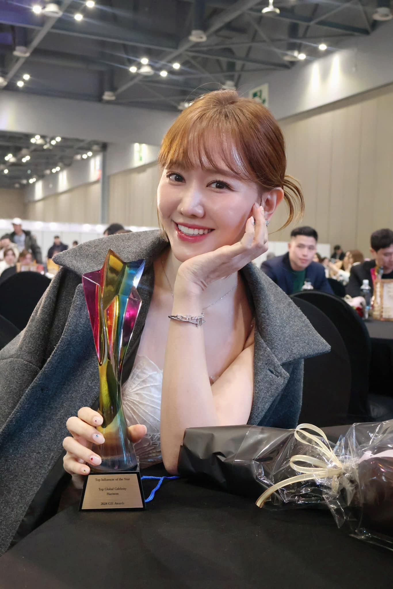 Sao Việt 16/12: Thanh Lam khoe ảnh thời trẻ, Thanh Hà tình tứ bên bạn đời - 6