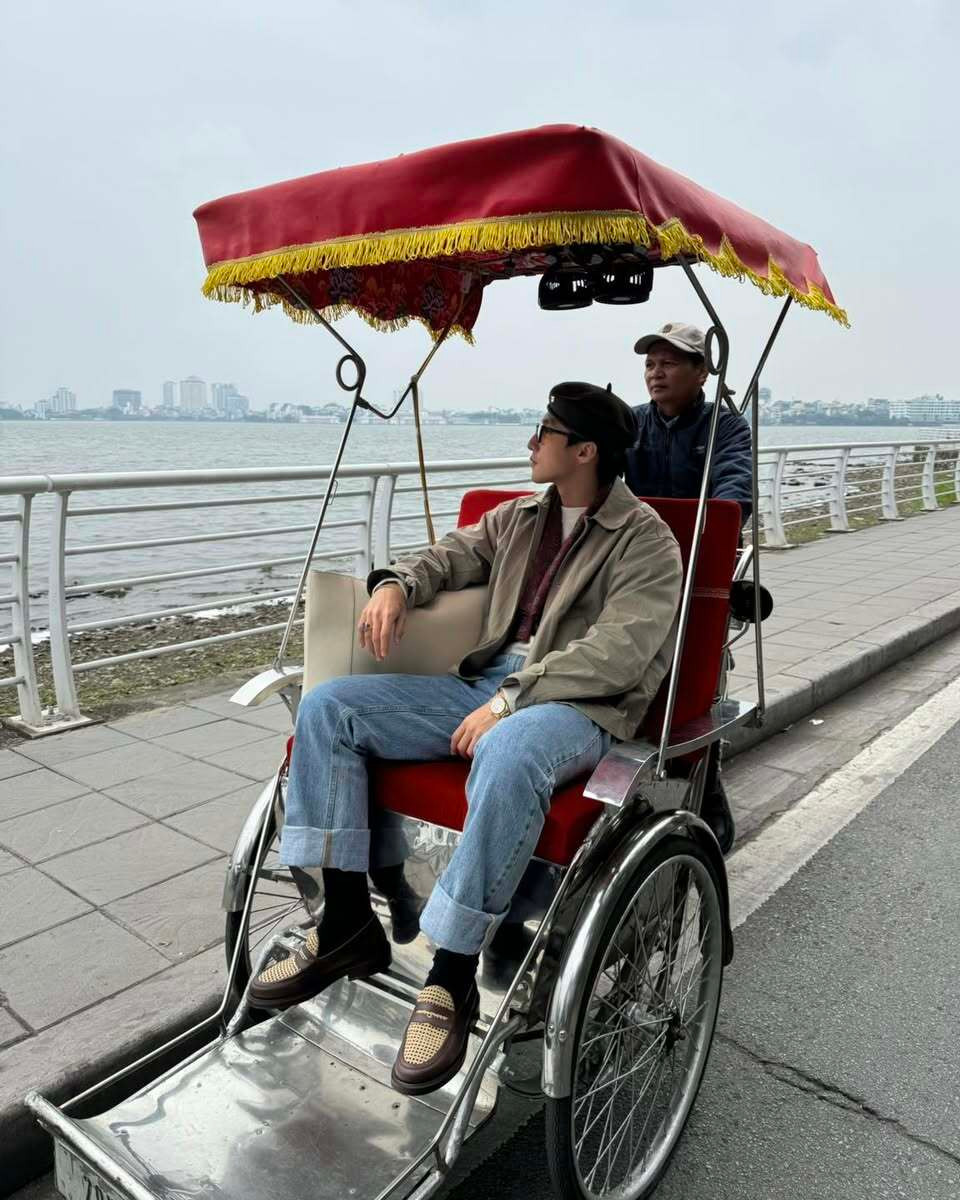 Sao Việt 18/12: Trấn Thành gặp gỡ 2 Hoa hậu nổi tiếng, Bảo Anh bình yên bên con - 9