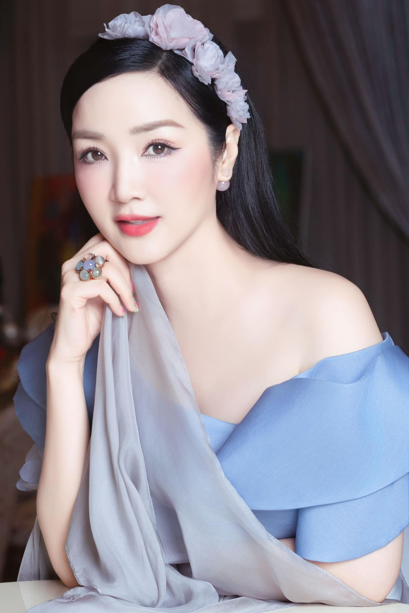 Sao Việt 18/12: Trấn Thành gặp gỡ 2 Hoa hậu nổi tiếng, Bảo Anh bình yên bên con - 16