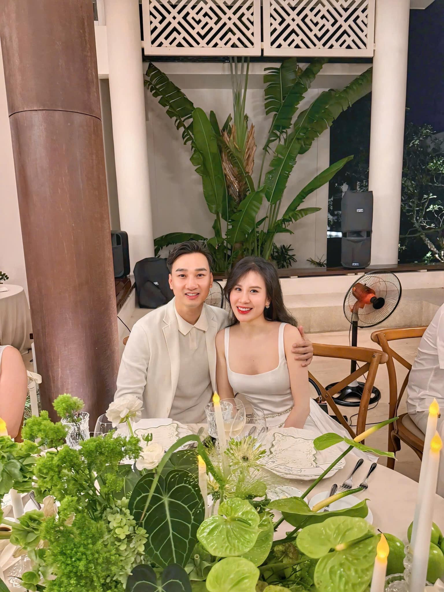 Sao Việt 18/12: Trấn Thành gặp gỡ 2 Hoa hậu nổi tiếng, Bảo Anh bình yên bên con - 17